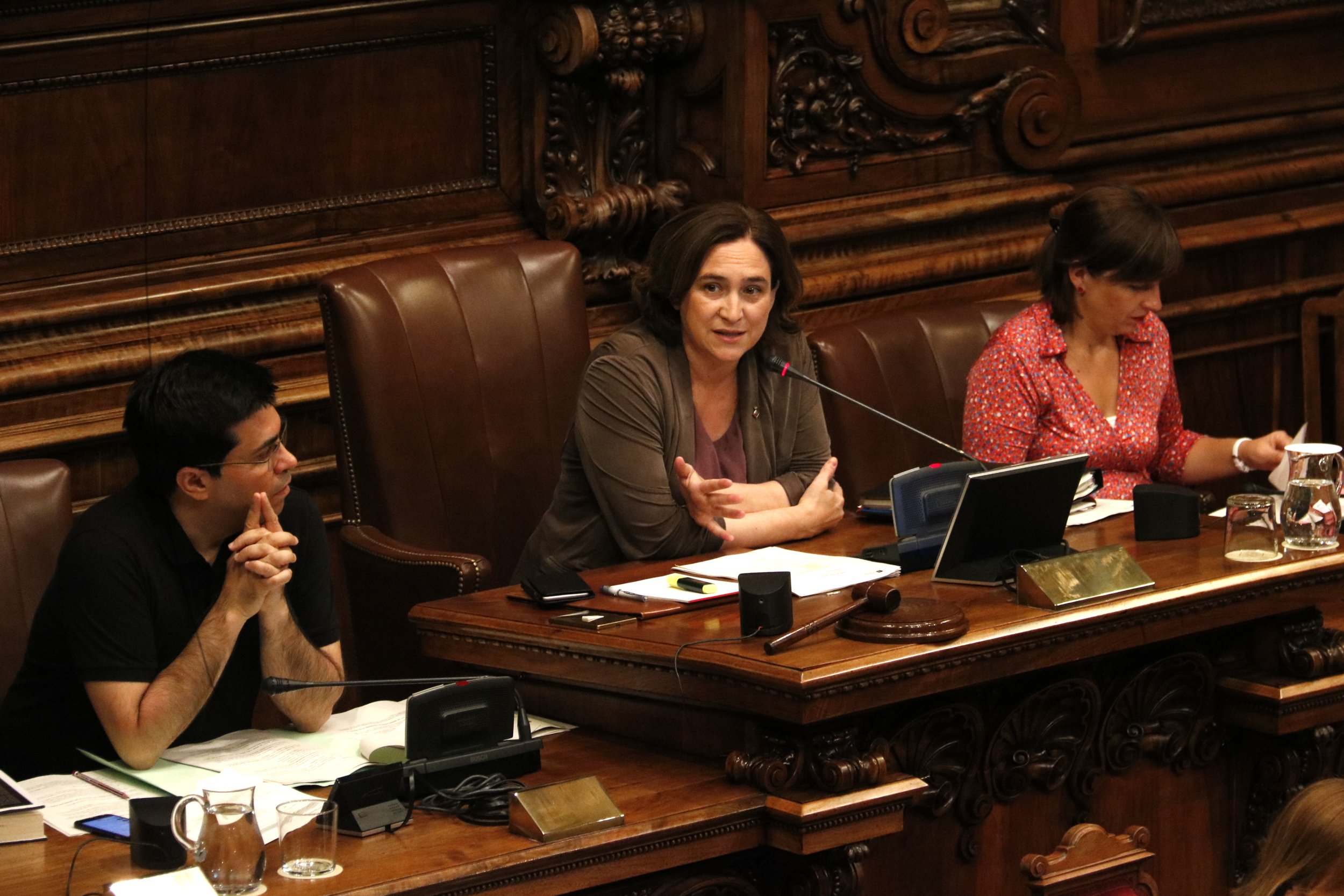 El nuevo código ético de Colau no impide nombrar familiares a dedo