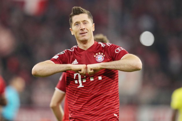 Robert Lewandowski celebra gol puños Europa Press