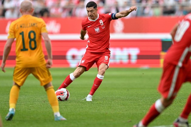 Robert Lewandowski disparo Gales Polonia EFE