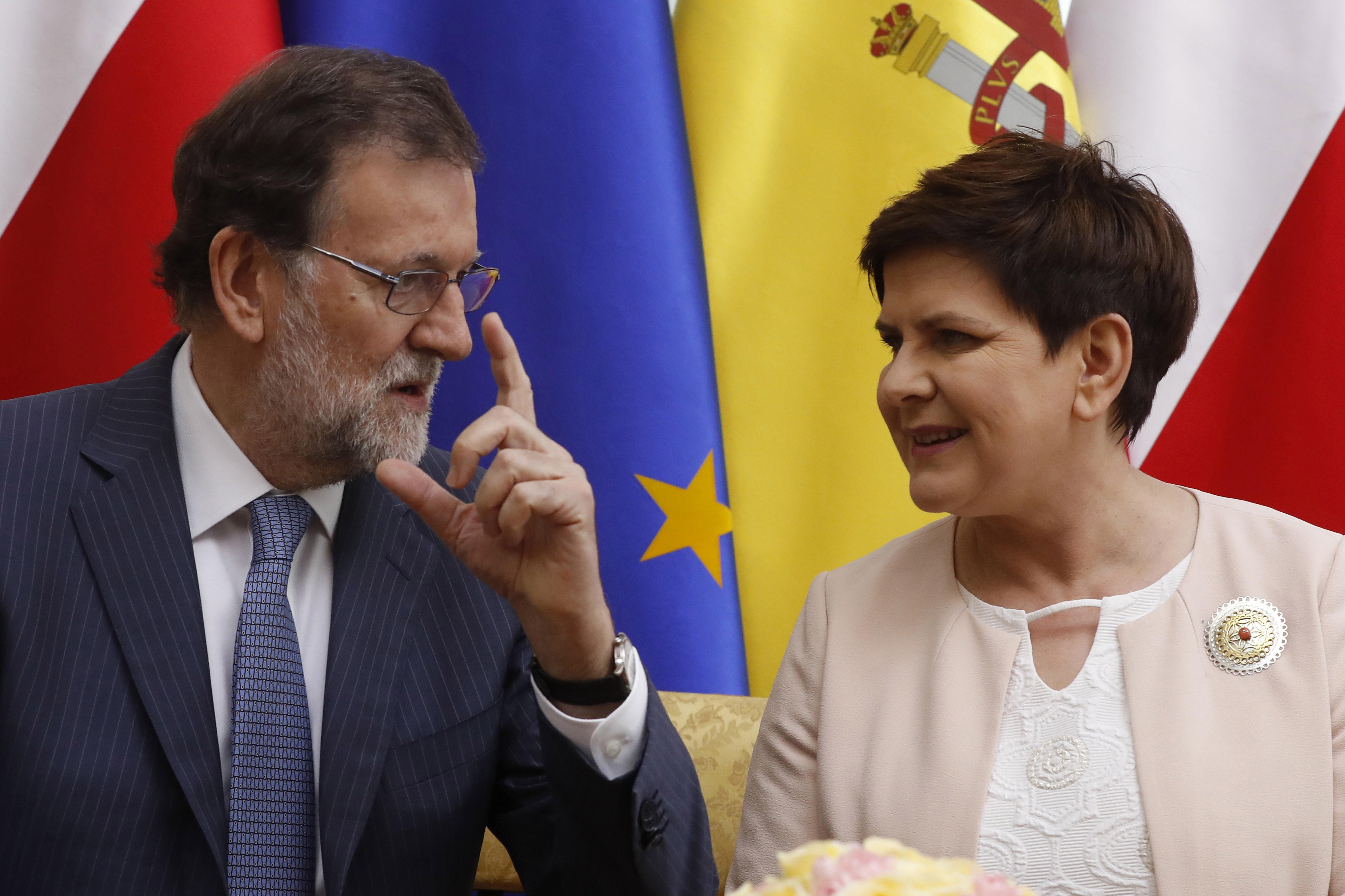 Rajoy adverteix els ajuntaments catalans sobre complir la llei