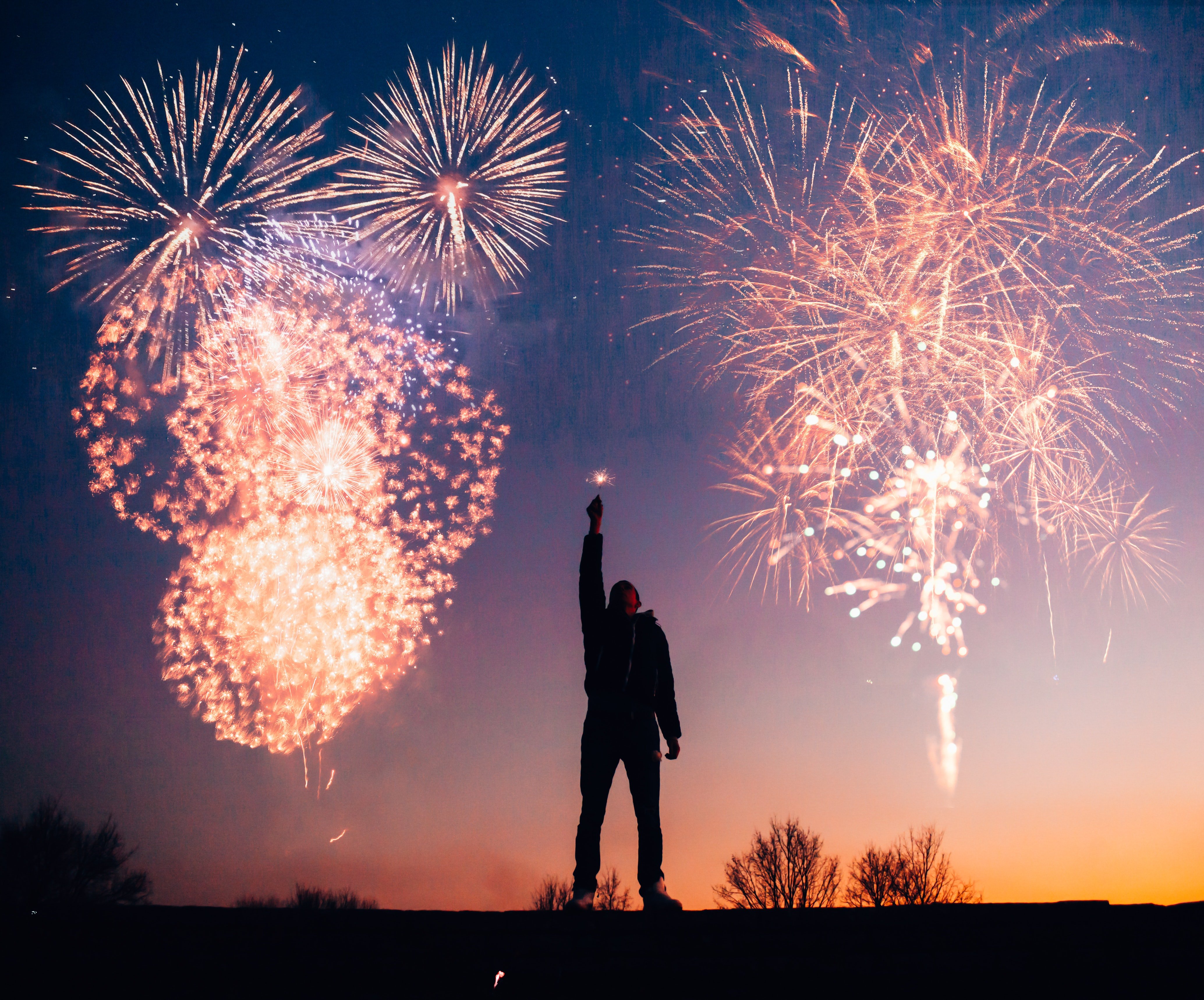 Algunos pueblos ya sustituyen los fuegos artificiales por espectáculos de drones con luces