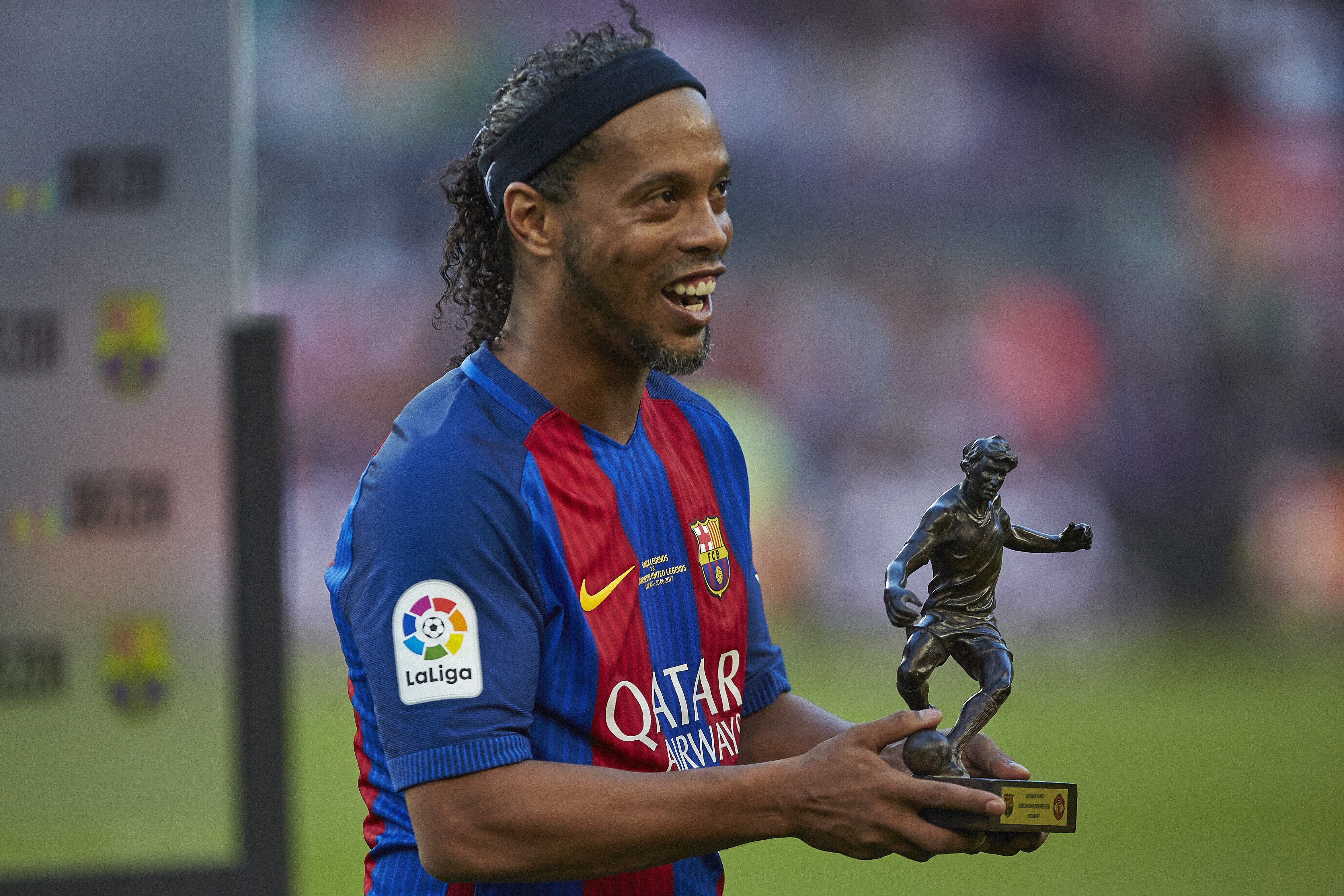 Ronaldinho deixa el futbol (amb un somriure)