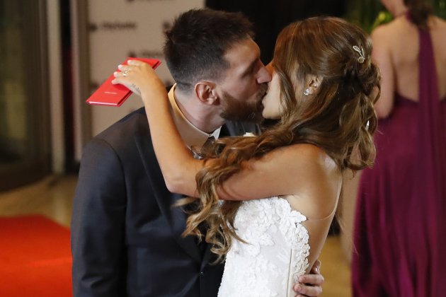 pitet|plastró messi antonella efe