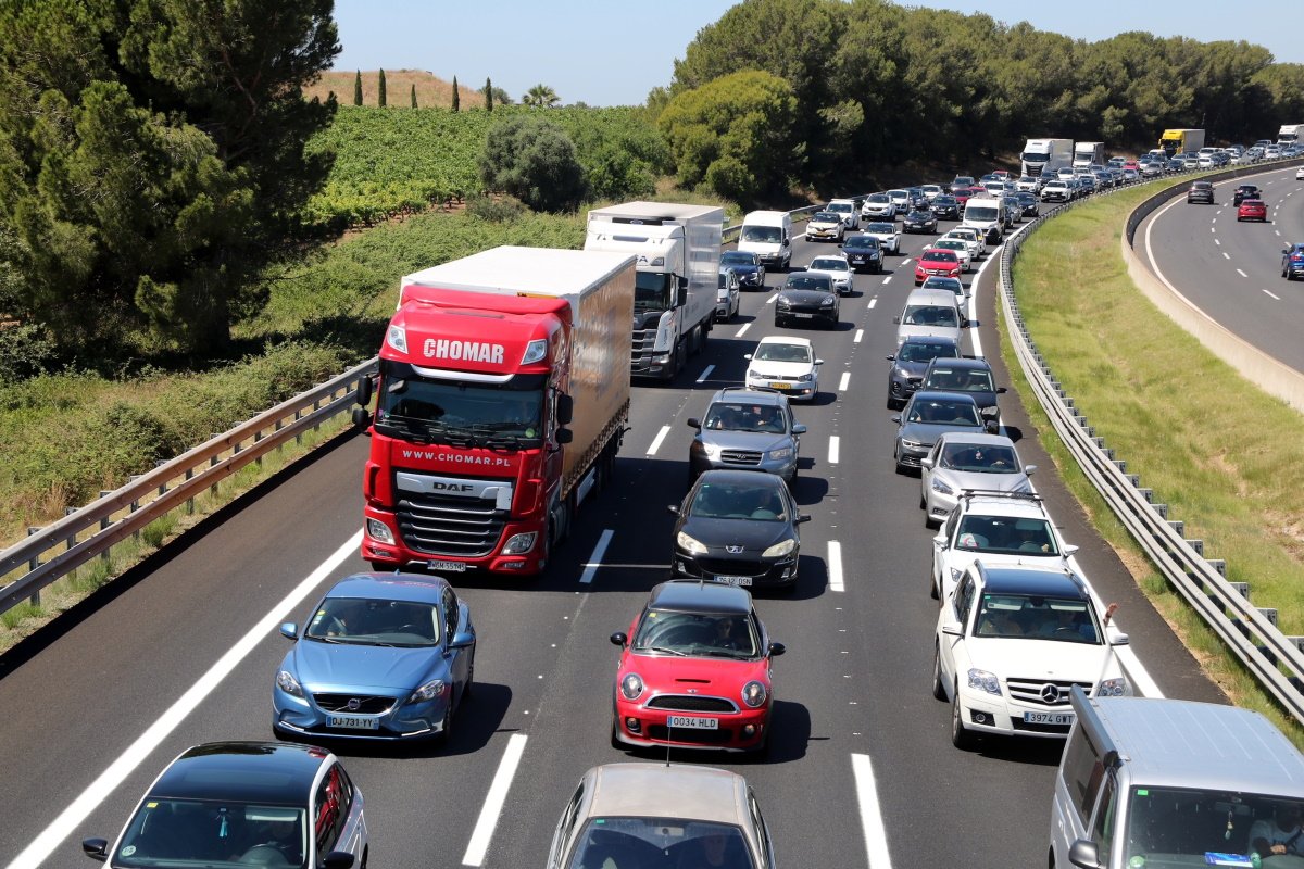 Tres accidentes, uno de ellos mortal, provocan largas colas en la AP-7