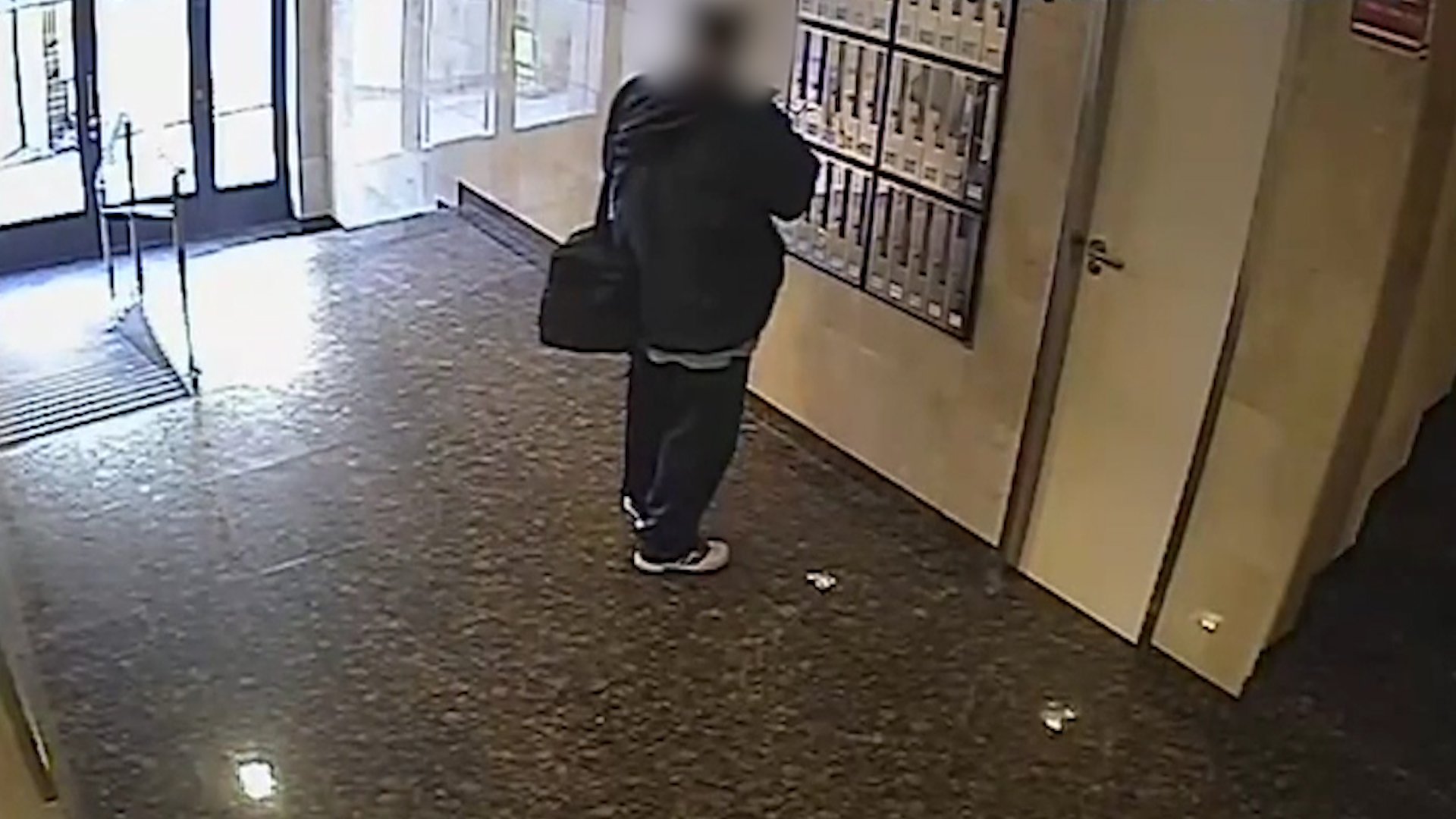 Detienen a un falso revisor del gas que actuaba en Barcelona y Madrid