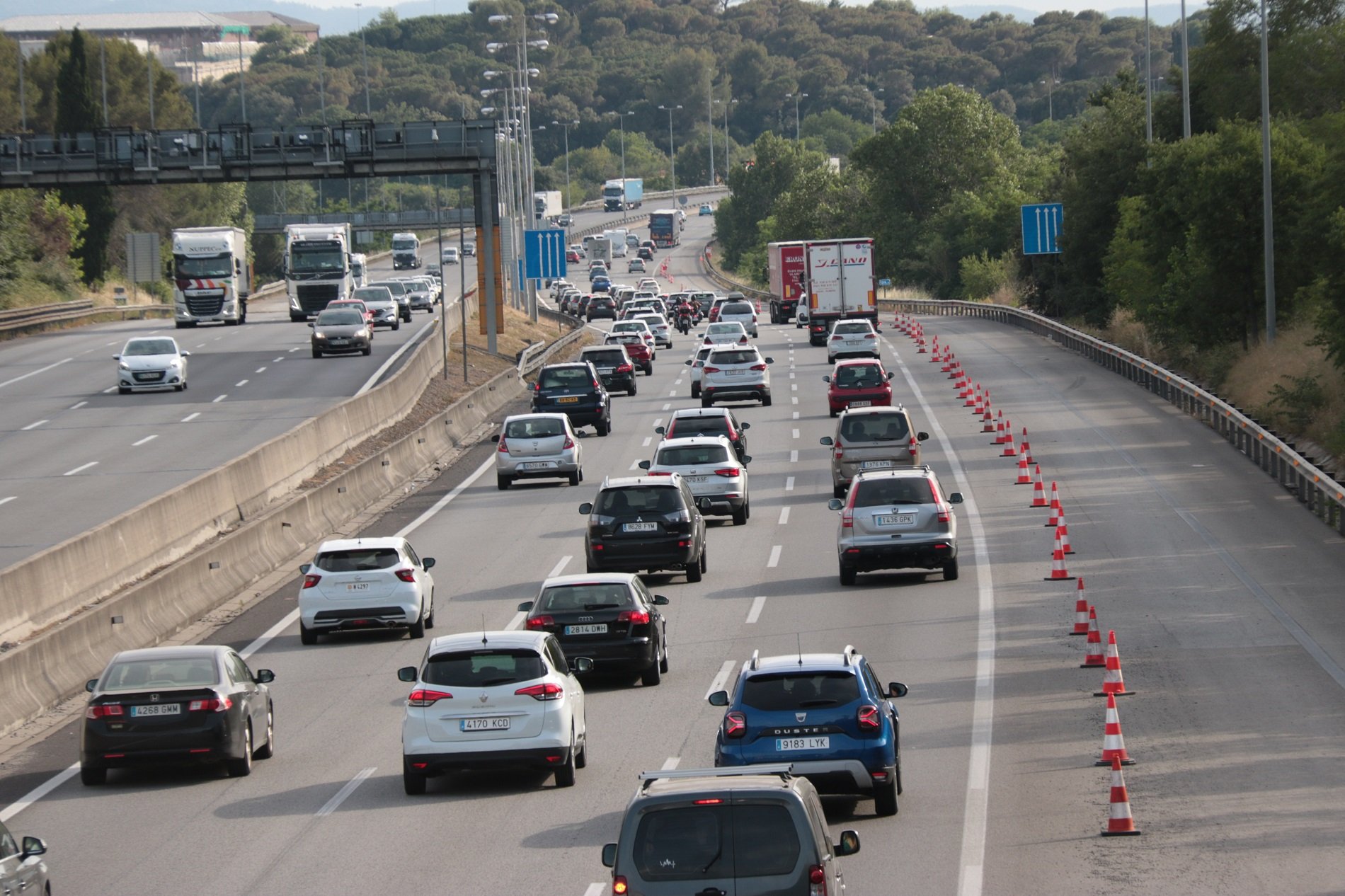 Más de 390.000 vehículos salen del área metropolitana por Sant Joan