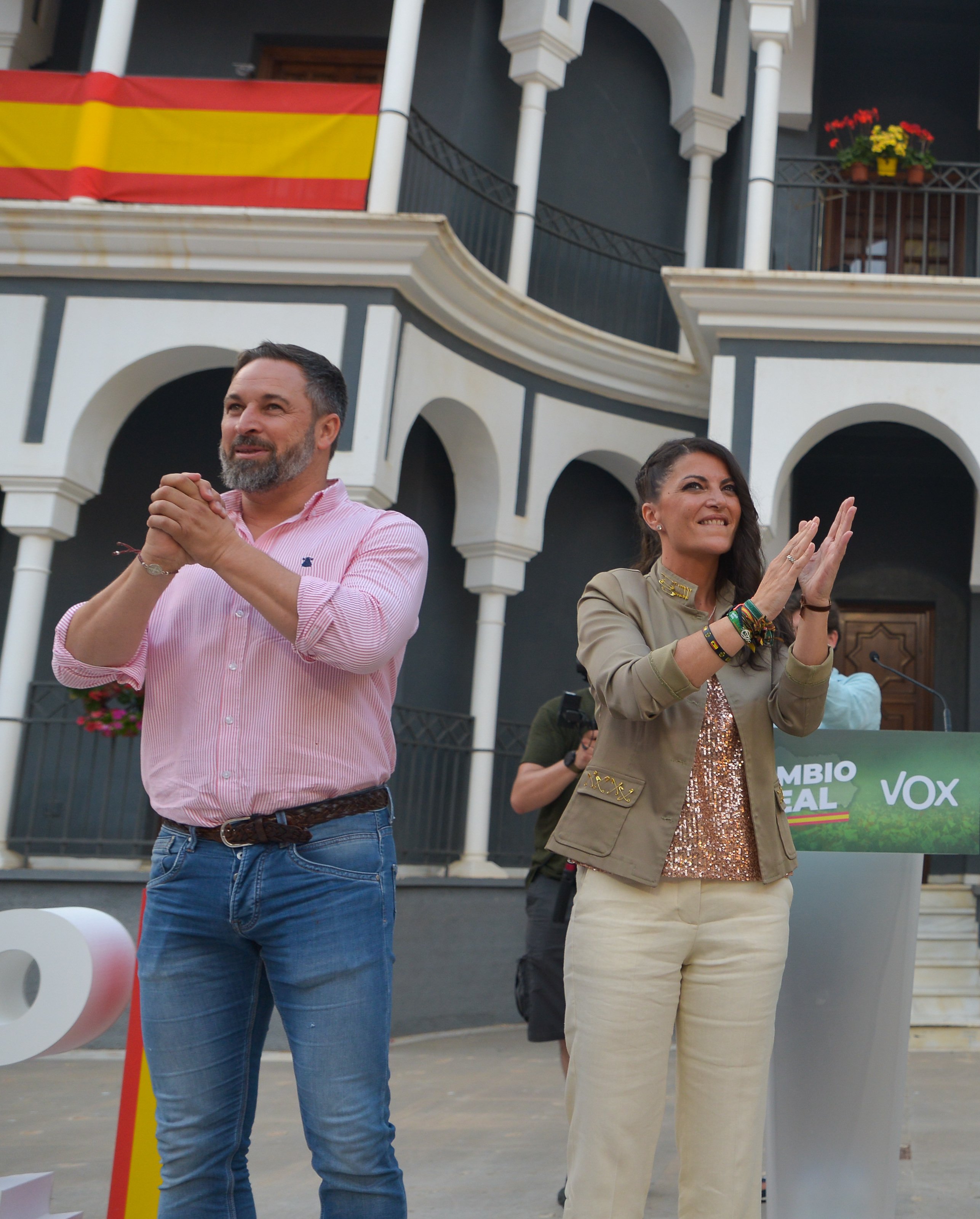 Vox se apoya en Giorgia Meloni, líder del fascismo italiano, para levantar la campaña en Andalucía