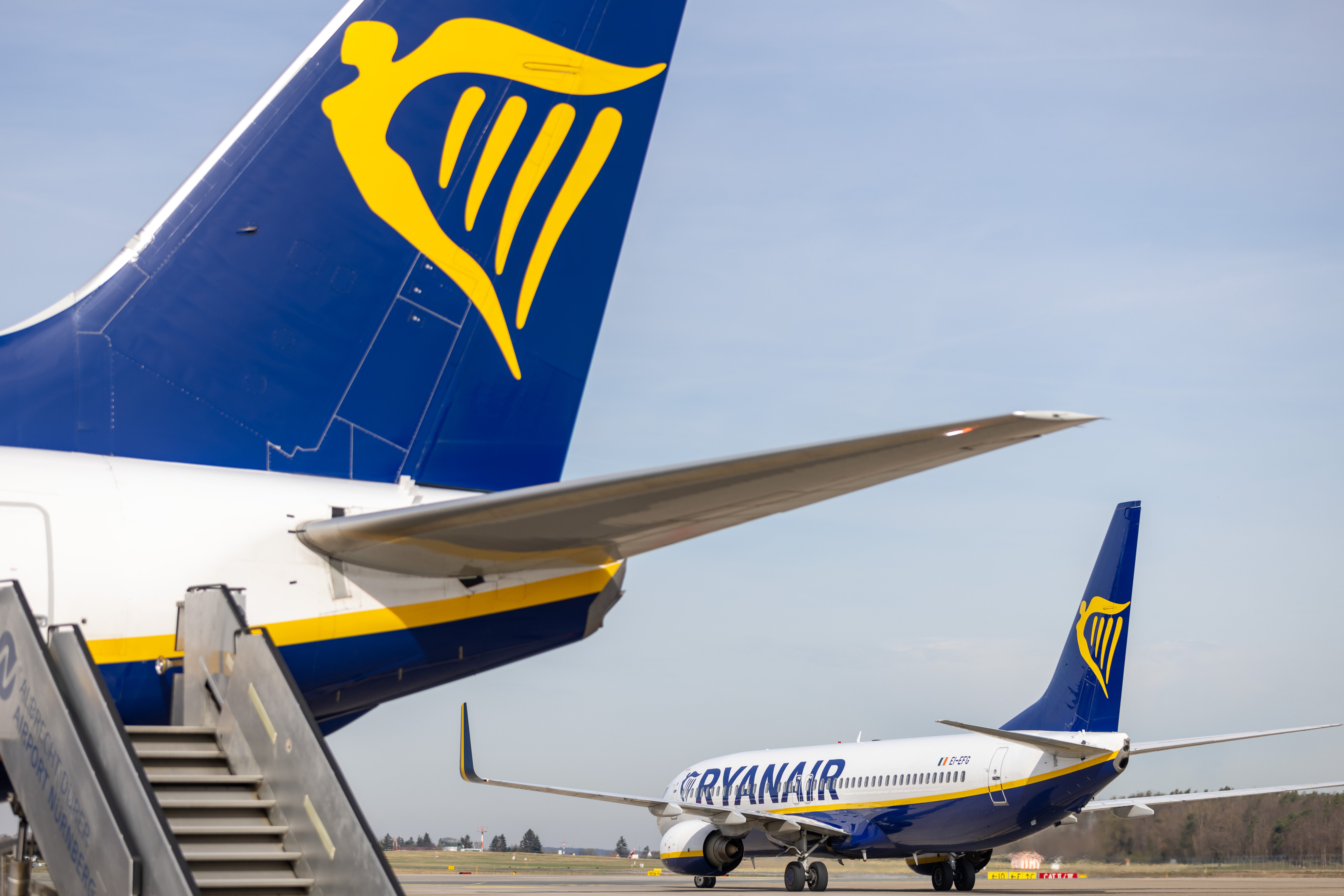 Tripulants de Ryanair convoquen sis jornades de vaga a començaments d'estiu