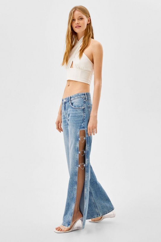 Impacto al ver jeans cut out de Bershka repleto corazones que ya 'top ventas'