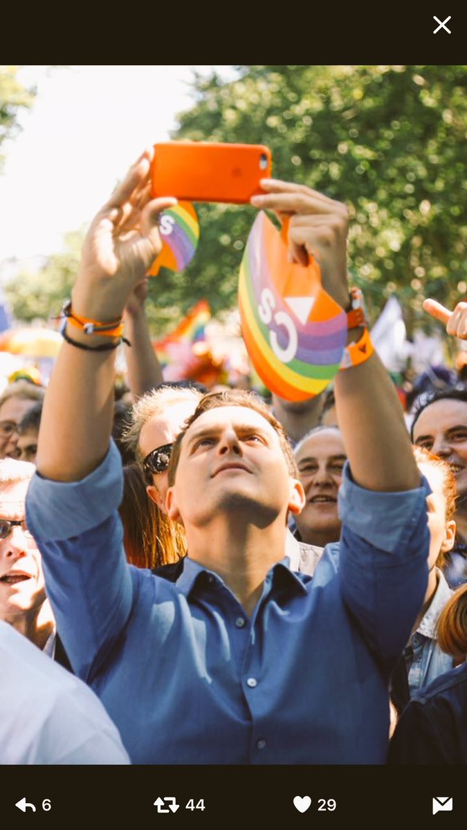 La xarxa retreu (amb sarcasme) a Rivera el canvi d'opinió sobre l'homosexualitat