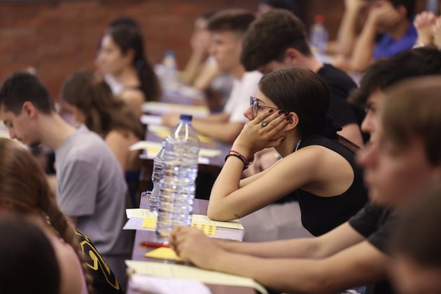 Prueba de acceso universidad PAU Selectivitat a la UB - Economia i Empresa de Barcelona (Diagonal, 690) / Foto: Sergi Alcàzar