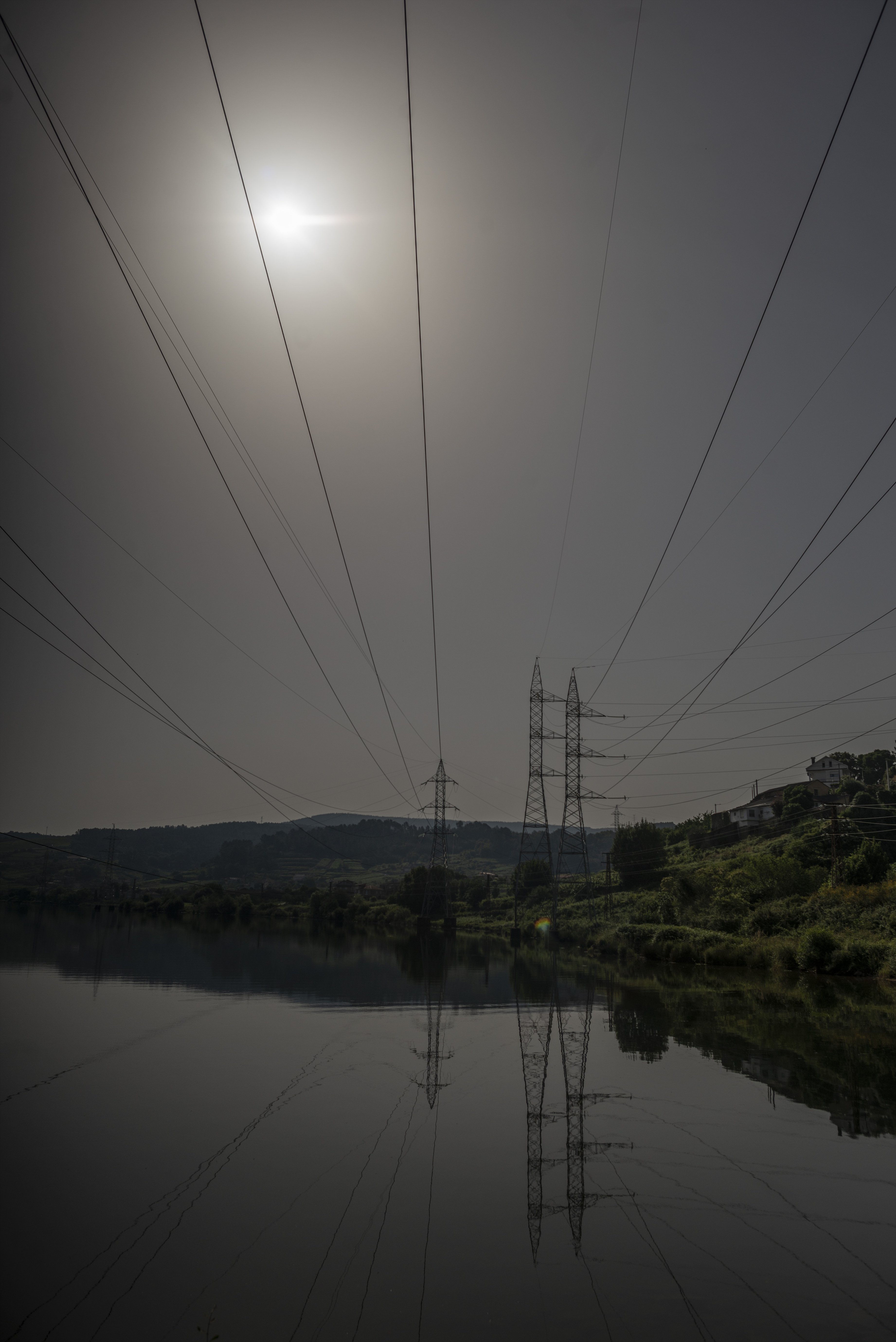 Torres eléctricas, luz, precio electricidad tope del gas vigor Ourense Castrelo de Miño tendido eléctrico / Foto: Efe