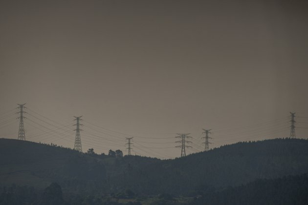 Torres elèctriques, llum, preu electricitat límit|topall del gas vigor Ourense Castrelo de Miño línia elèctrica muntanya / Foto: Efe Torres elèctriques, llum, preu electricitat límit|topall del gas vigor Ourense Castrelo de Miño línia elèctrica muntanya / Foto: Efe