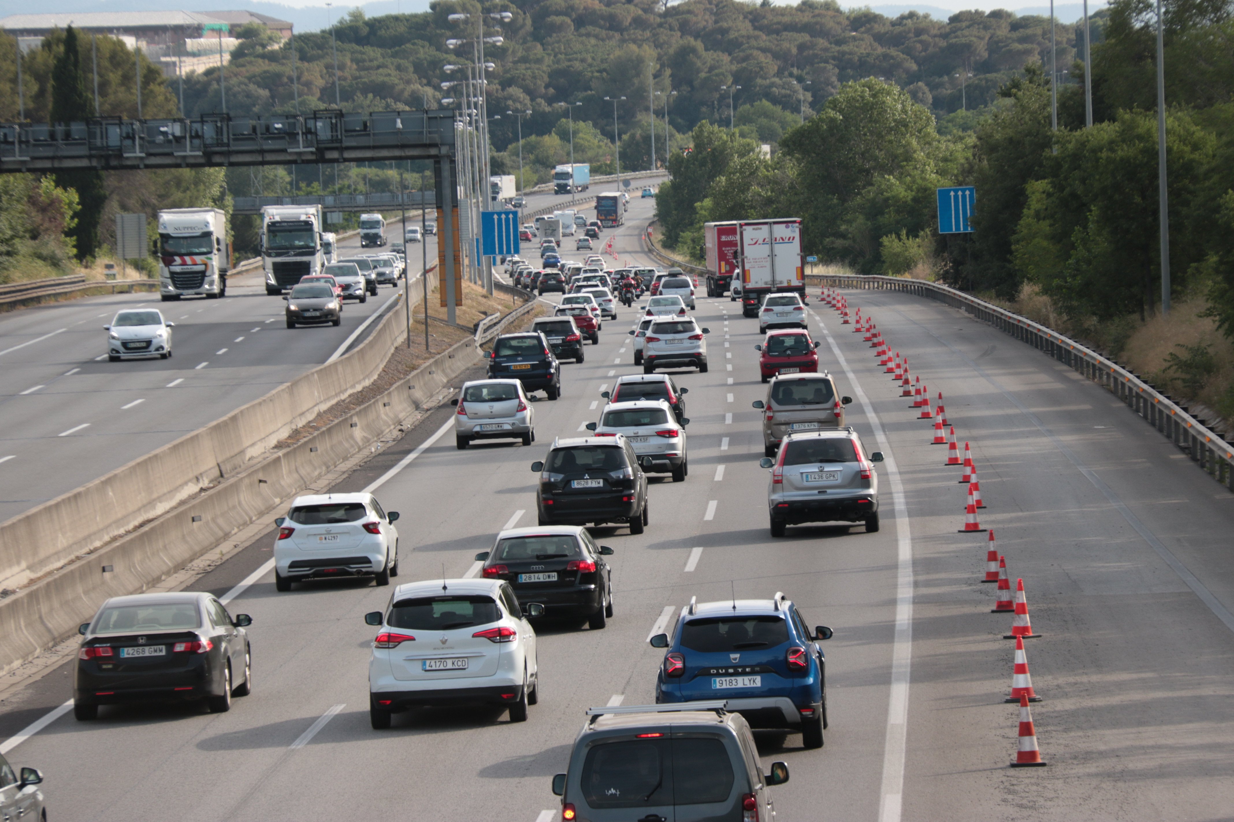 Trànsit habilitarà un carril addicional a l'AP-7 per evitar les retencions per Sant Joan