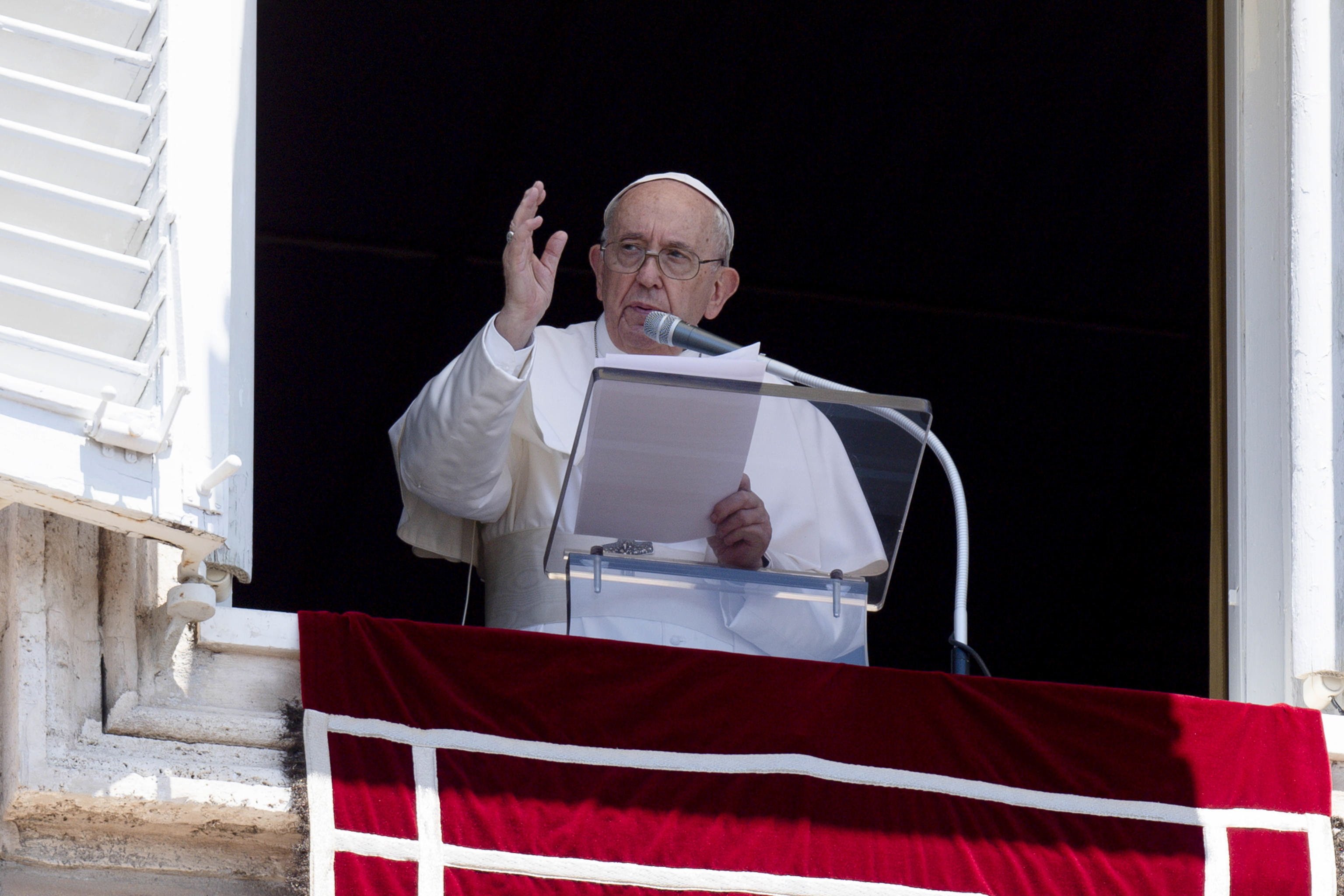 papa francisco ventana oficina el vaticano junio 2022   efe
