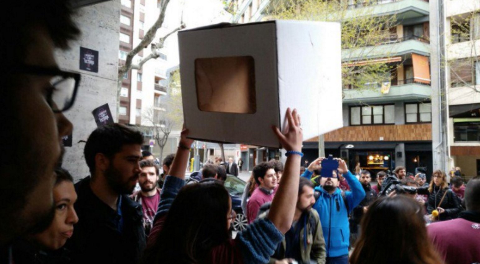 Detenidos tres miembros de la CUP por la protesta contra el PP