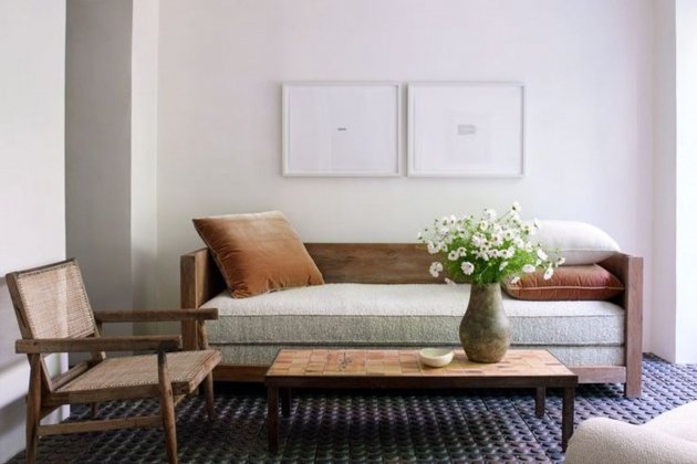 Sala de estar de diseño cálido minimalista