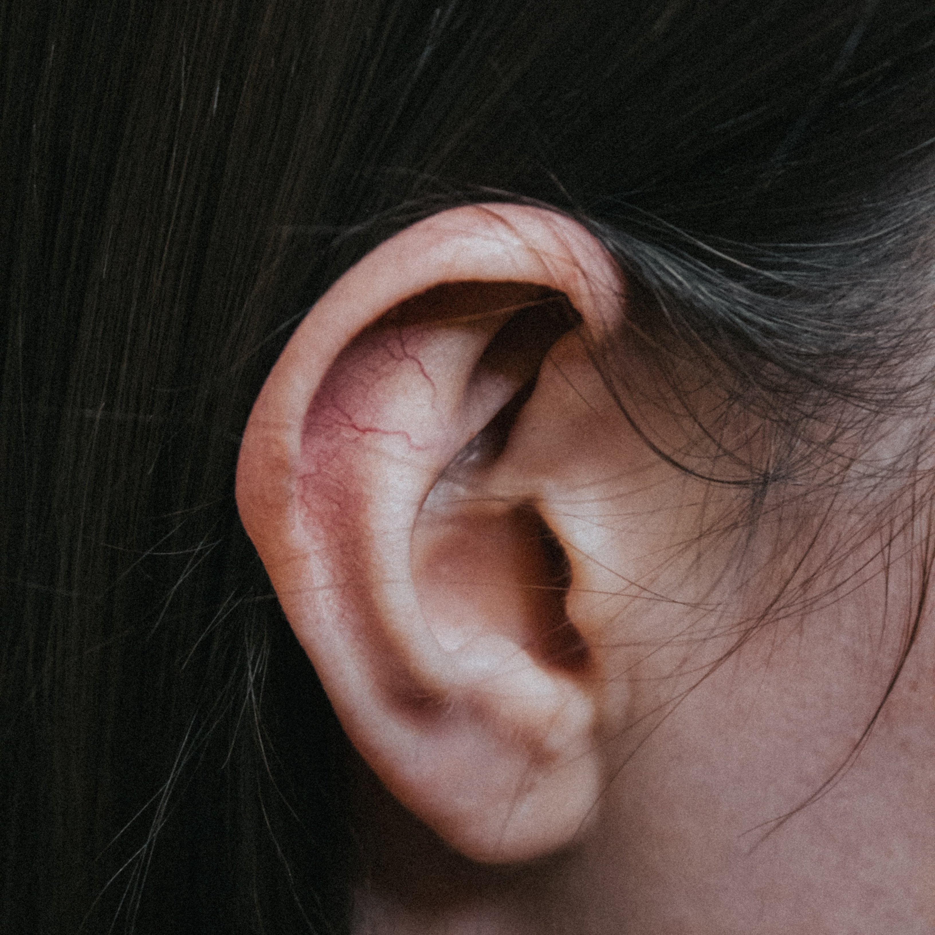 Causes per les quals pots sentir que se t'ha tapat l'orella