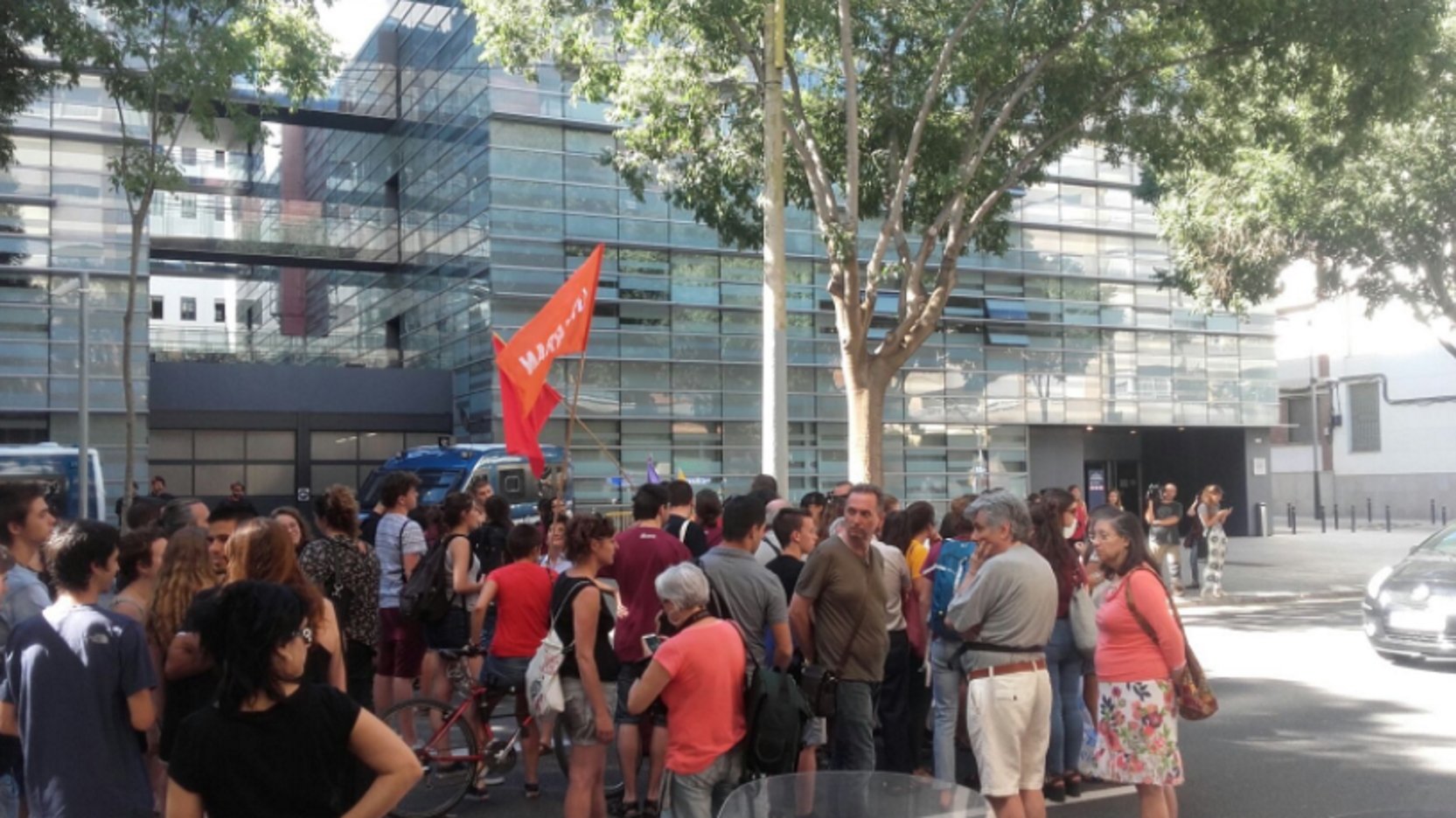 Concentración en Les Corts para pedir la liberación de los detenidos de Arran