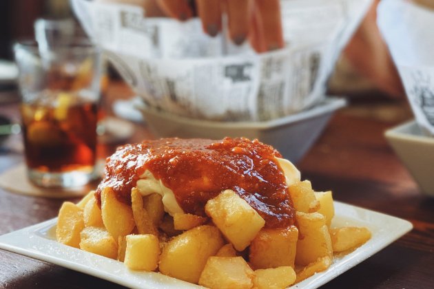 Bravas día mundial de la tapa 2022 / Foto: Unsplash Bravas día mundial de la tapa 2022 / Foto: Unsplash