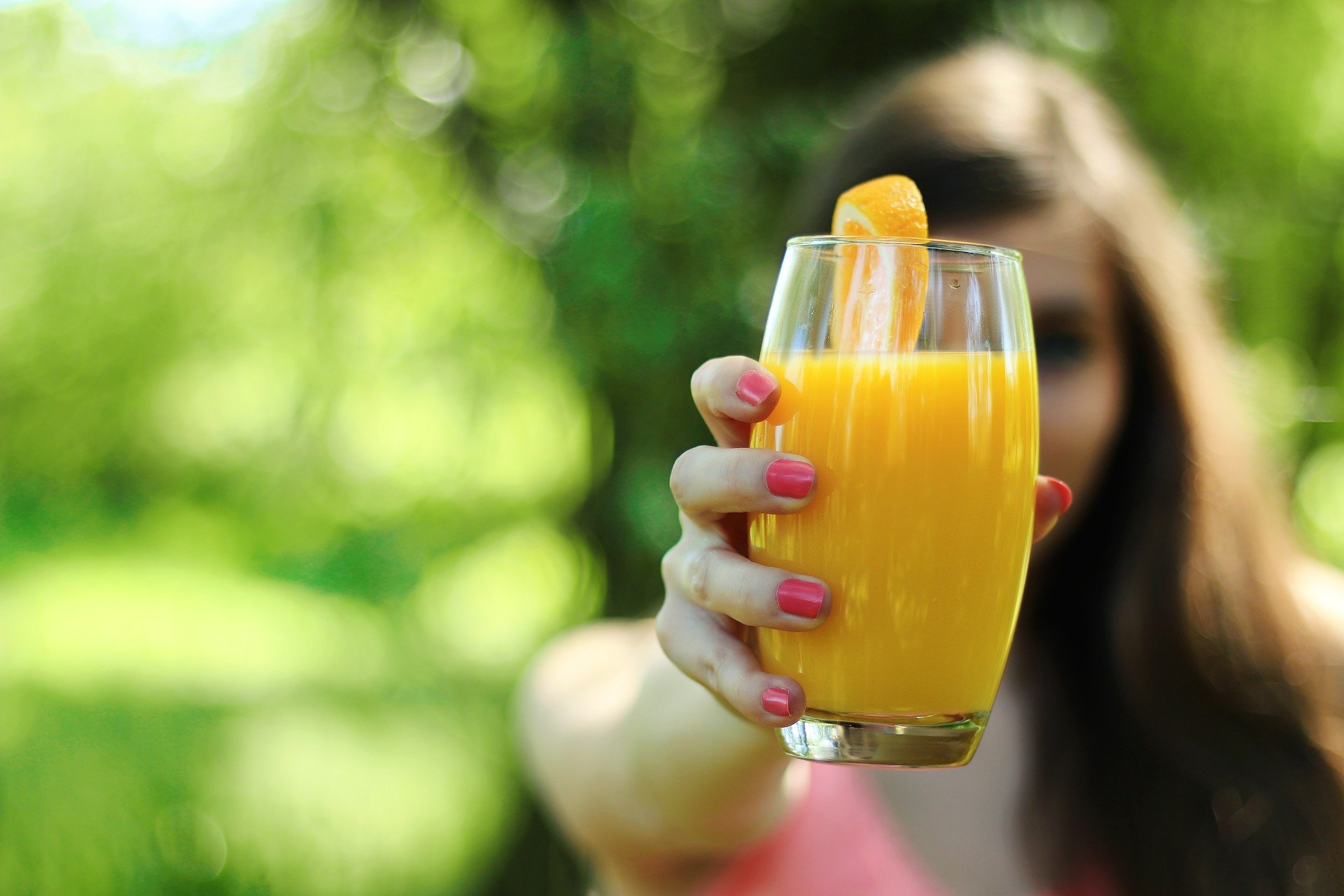 Per què has de deixar de prendre suc de taronja: atenció a l'alerta dels experts