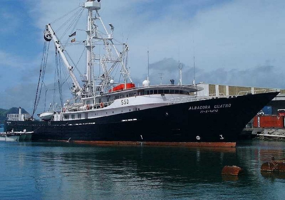 Al menos dos muertos por la explosión de un barco atunero de Vigo en las Seychelles