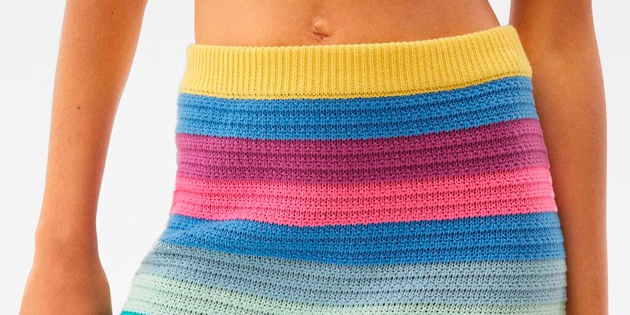 Amor a primera vista amb la nova faldilla de ganxet de ratlles de Bershka