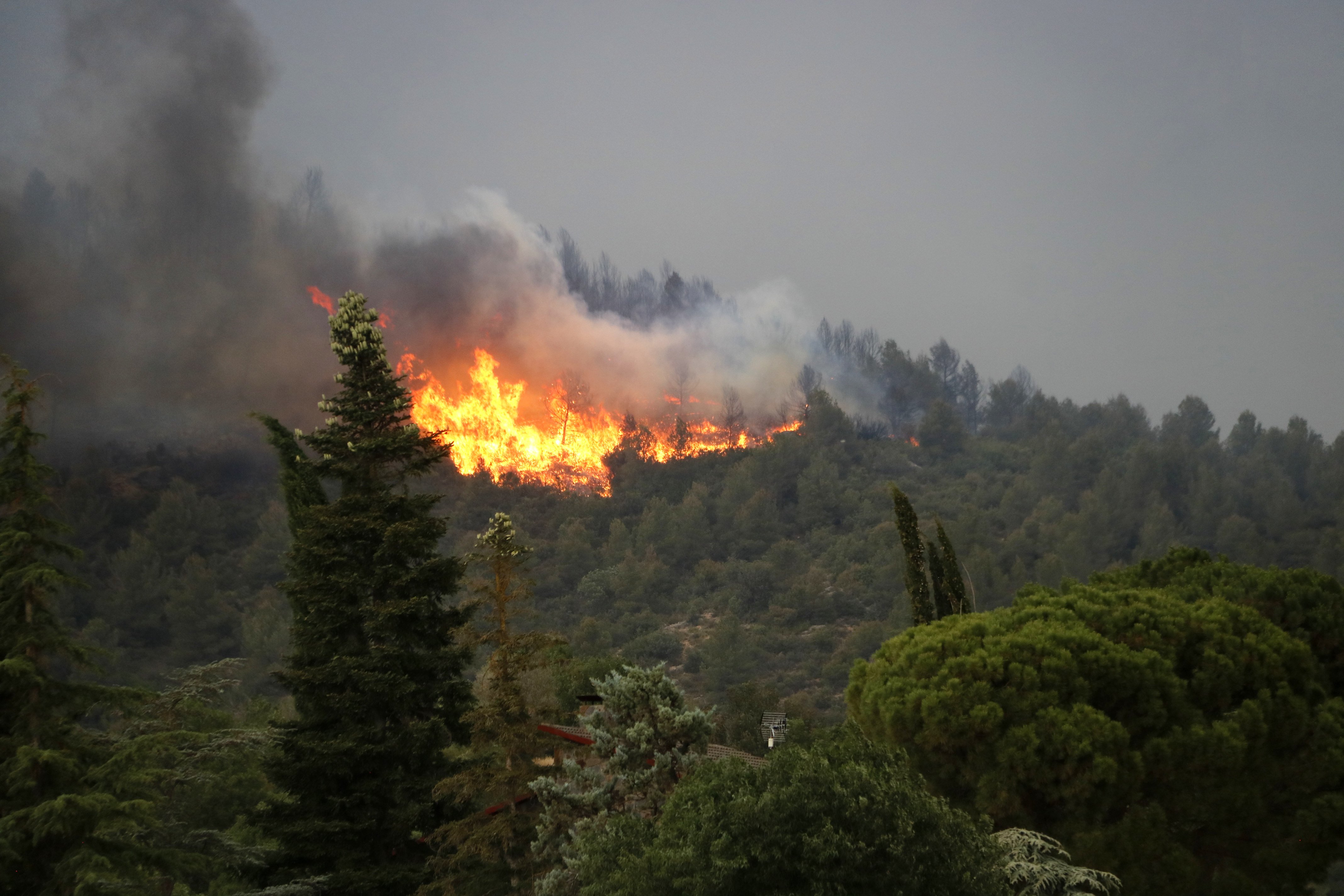 El incendio de Artesa de Segre, fuera de control: ya afecta a más de 1.000 hectáreas