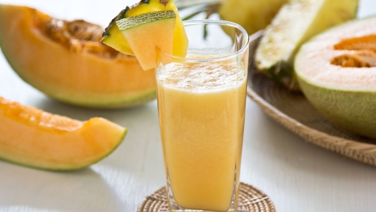 Llega la temporada del melón y te contamos algunas ideas de batido y qué nutrientes nos aporta esta fruta