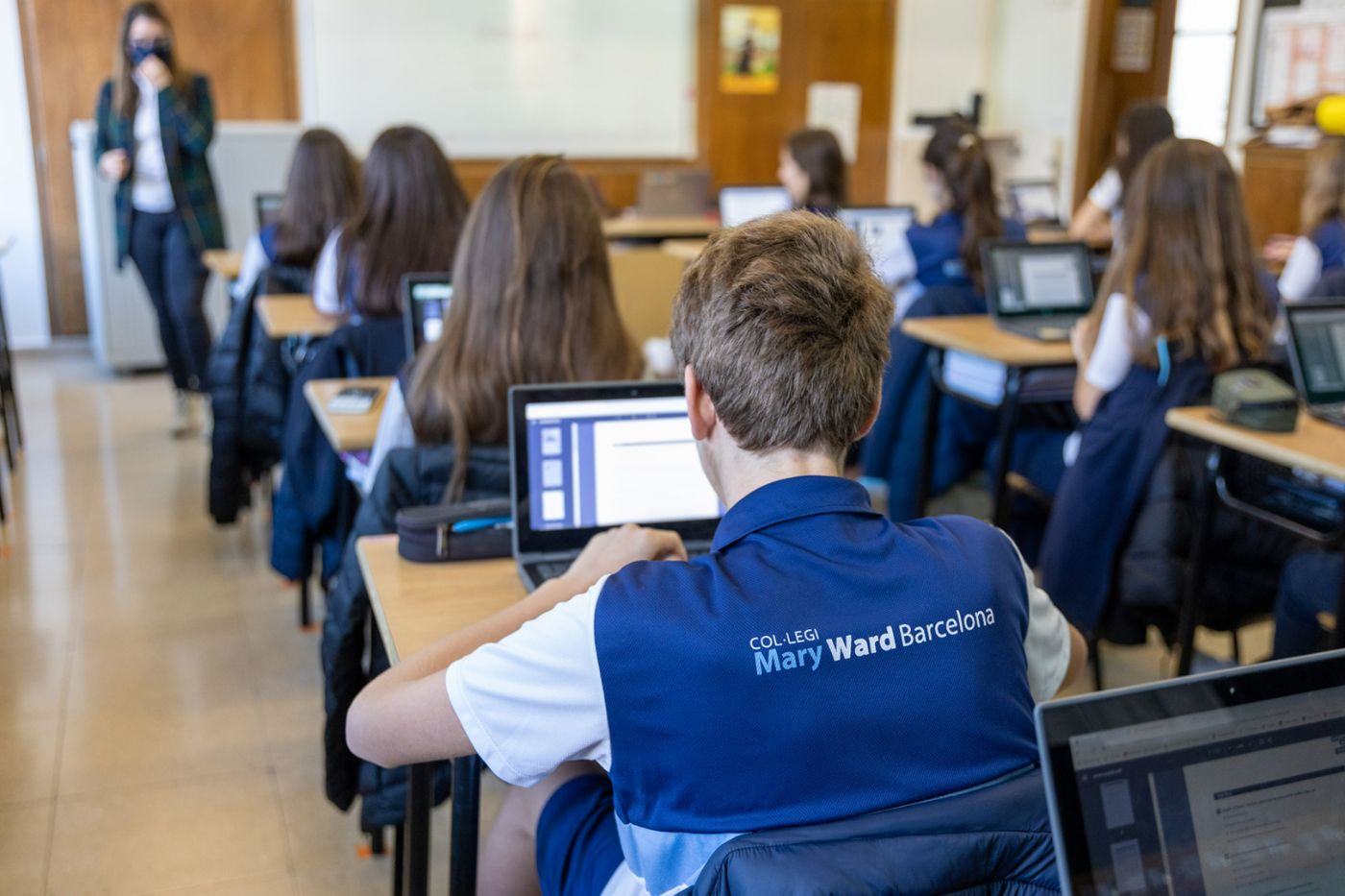 Cierran la escuela Mary Ward de Barcelona, 300 niños sin plaza: "Esto no es una fábrica"