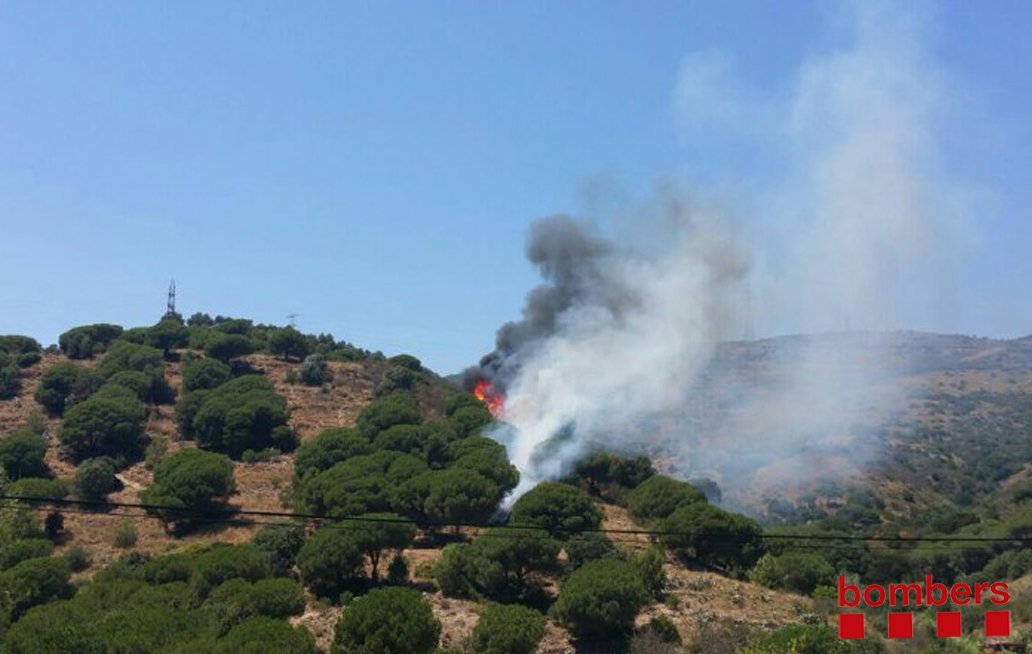 Estabilitzat l'incendi al costat de l'hospital de Can Ruti de Badalona