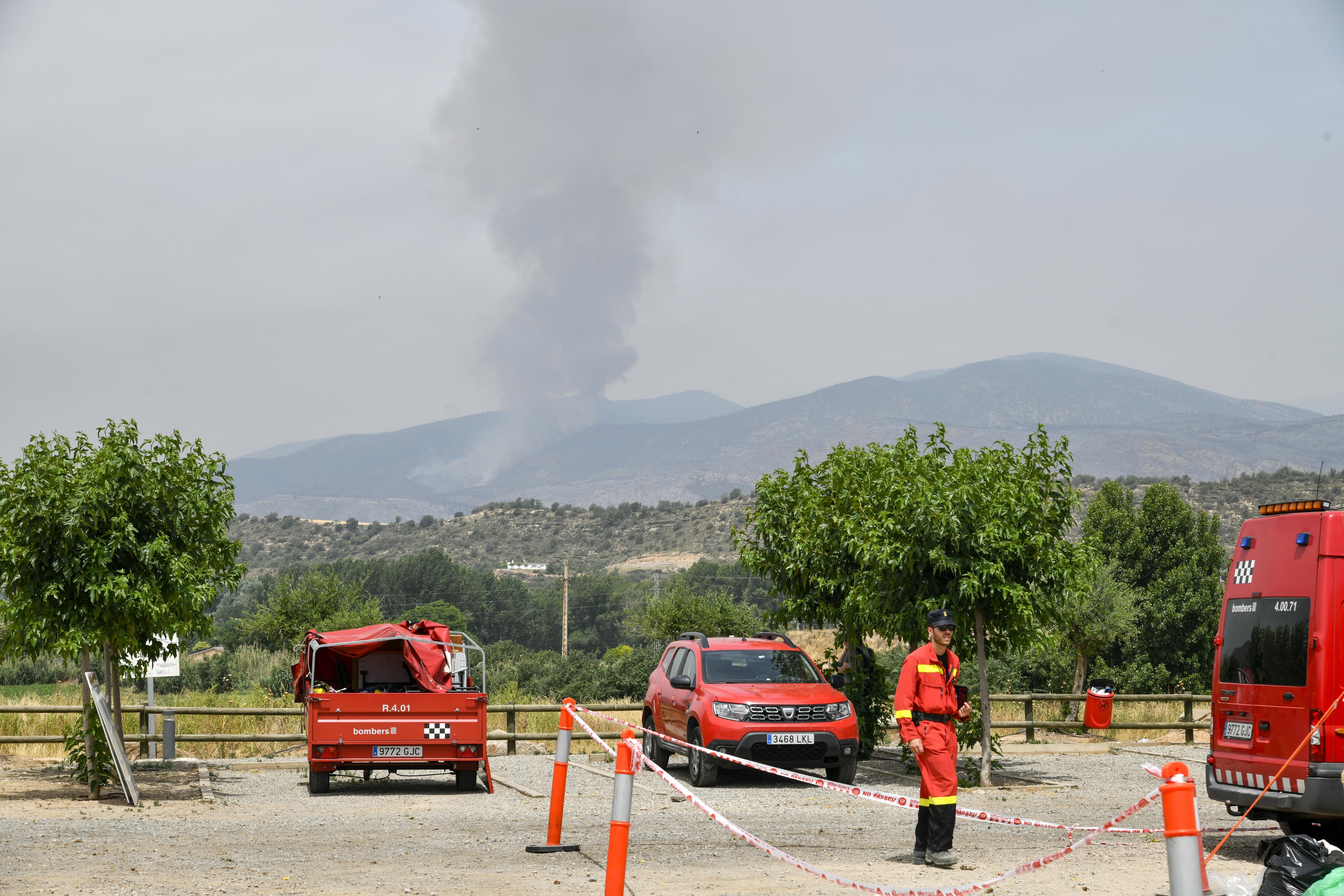 Los Bombers prevén estabilizar el incendio de Corbera y priorizan el Solsonès