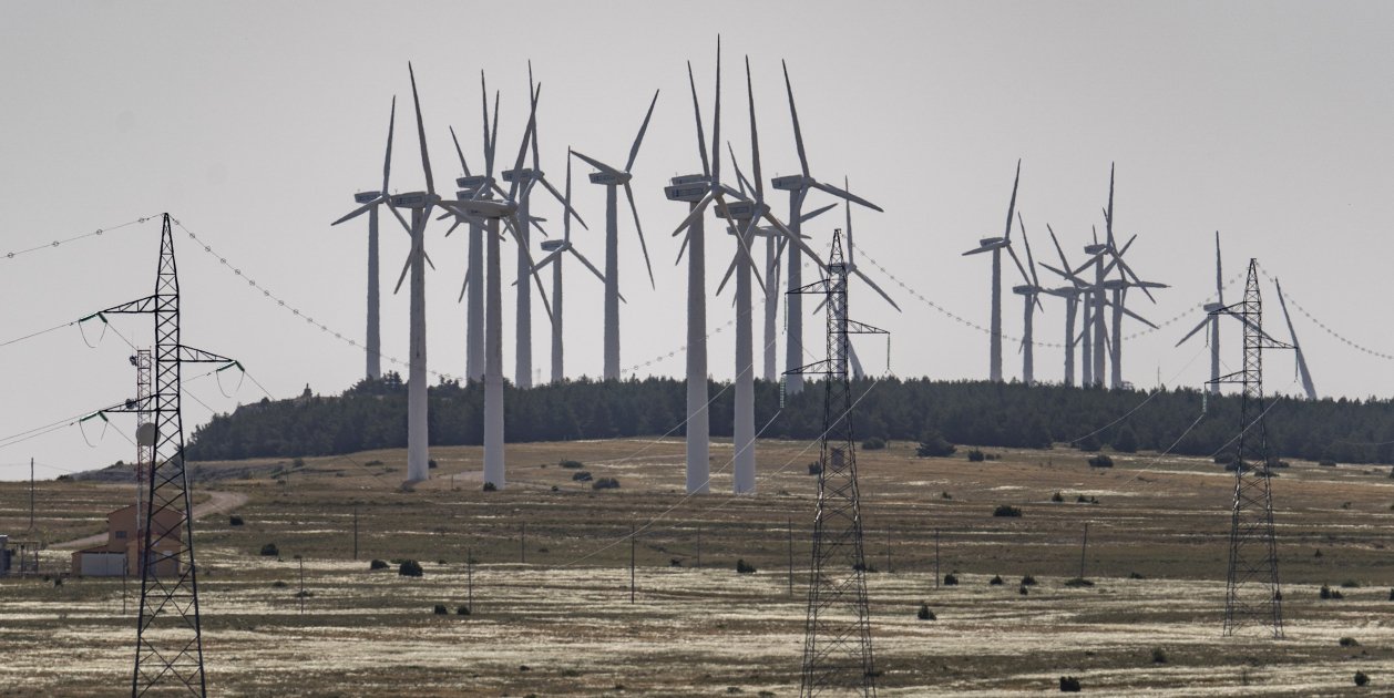 precio electricidad, generador luz, aerogeneradores Escucha Teruel parque eólico torres alta tensión / Foto: Efe