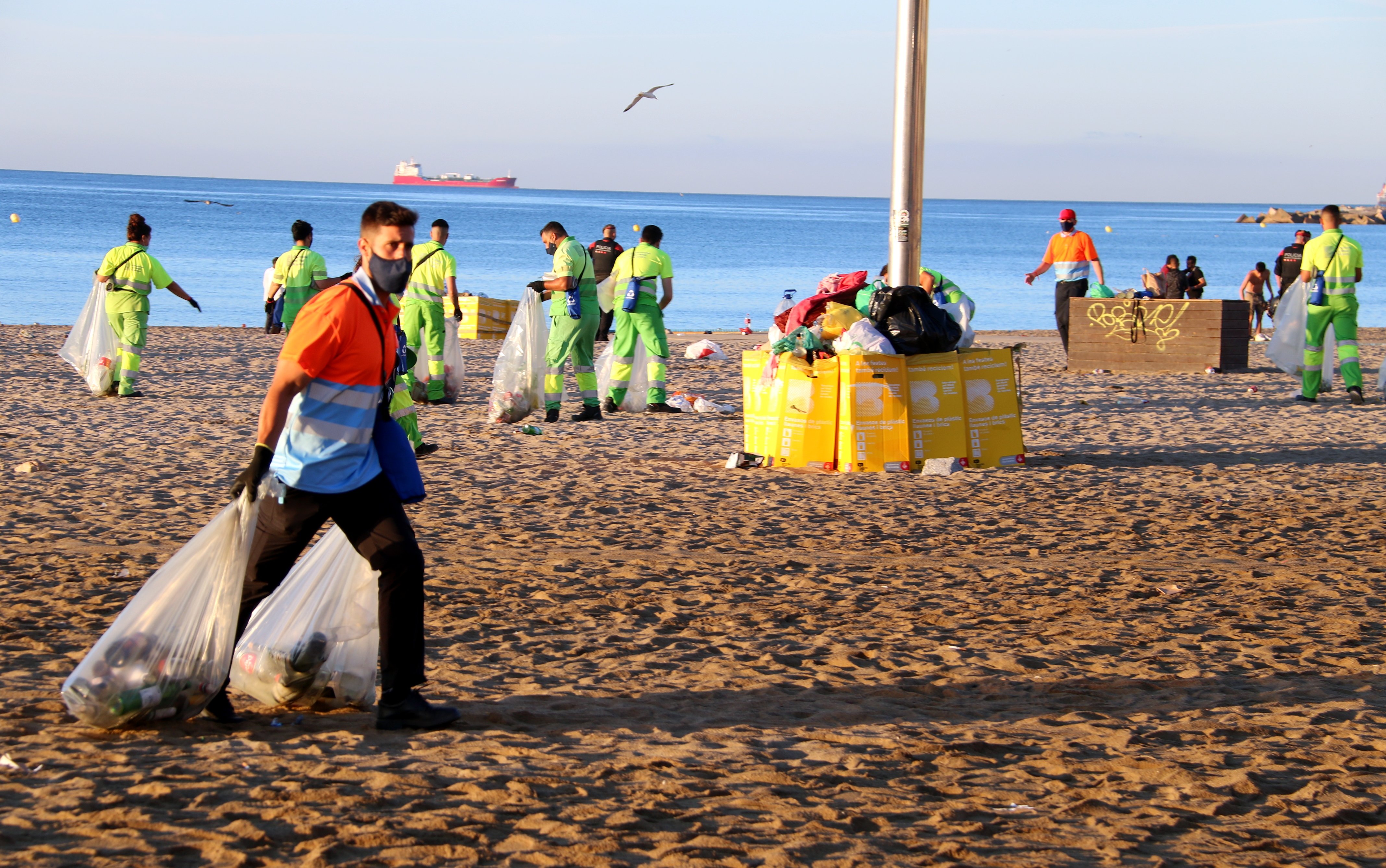 Sant Joan | Collboni, desautorizado: las playas se desalojarán a las 6 de la mañana