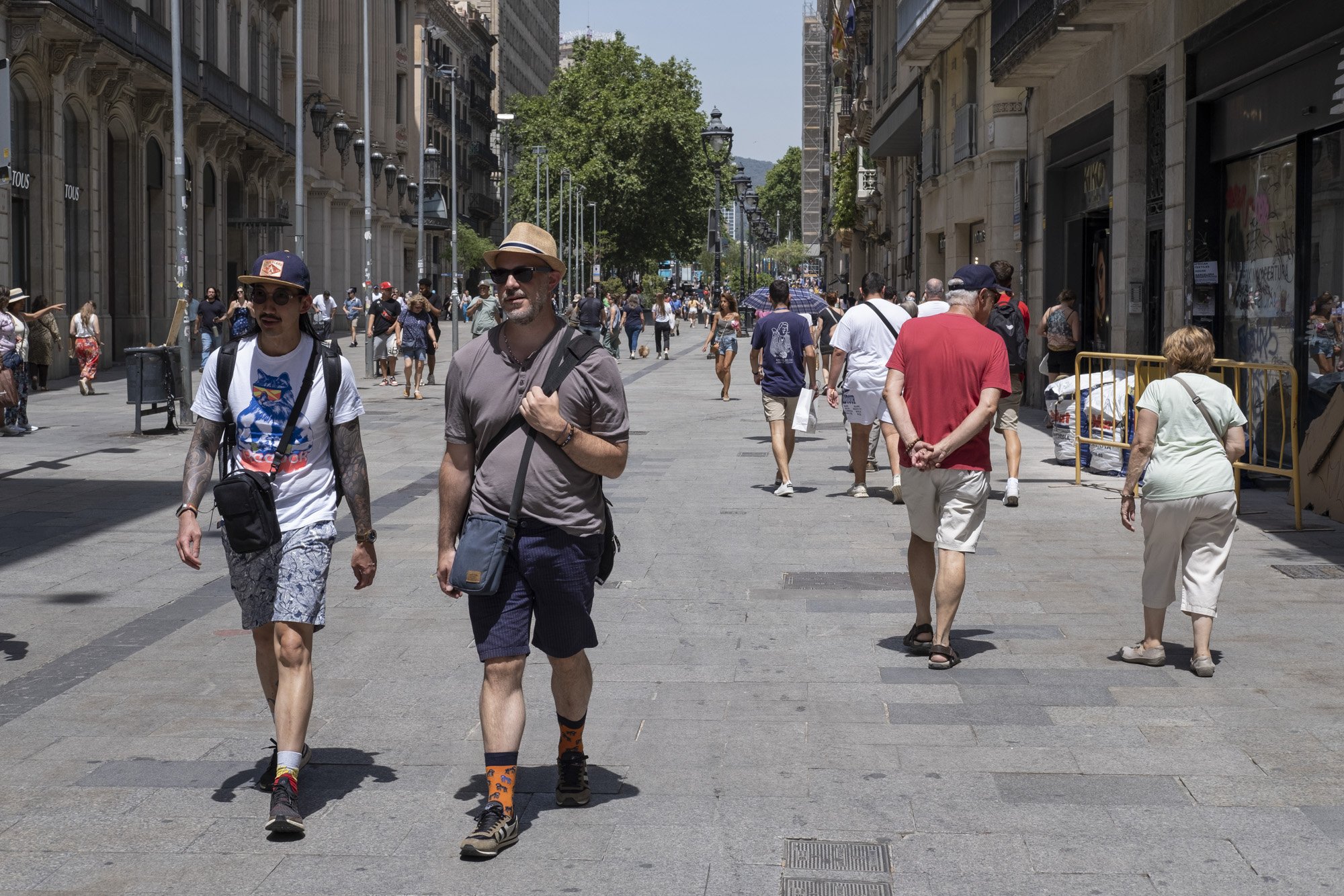 Què és el paviment reflectant amb el qual Barcelona pretén combatre la calor a l'estiu?