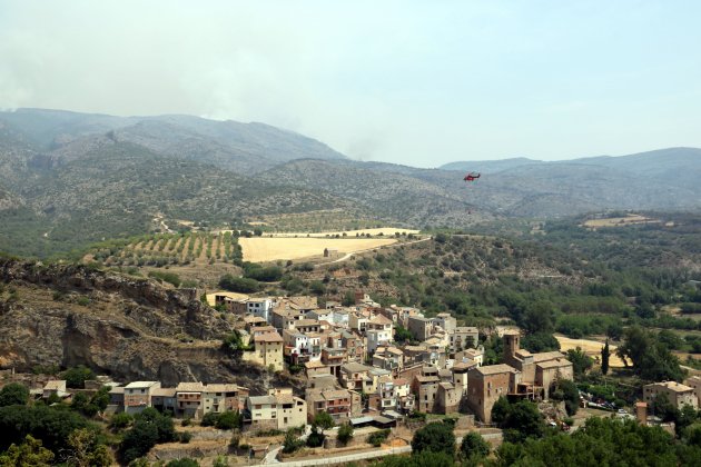 Helicòpter sobrevola Alòs Balaguer serra Sant Mamet / Foto: ACN
