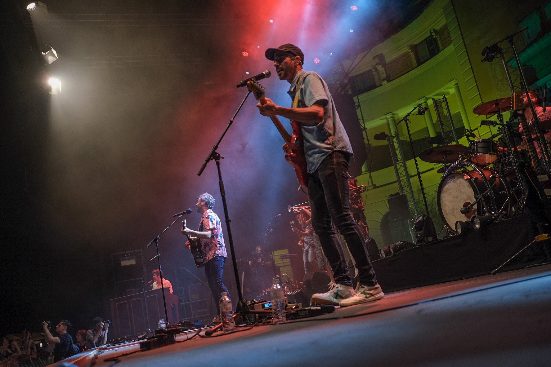 Els Amics de les Arts llenan Pedralbes con un grupo de amigos