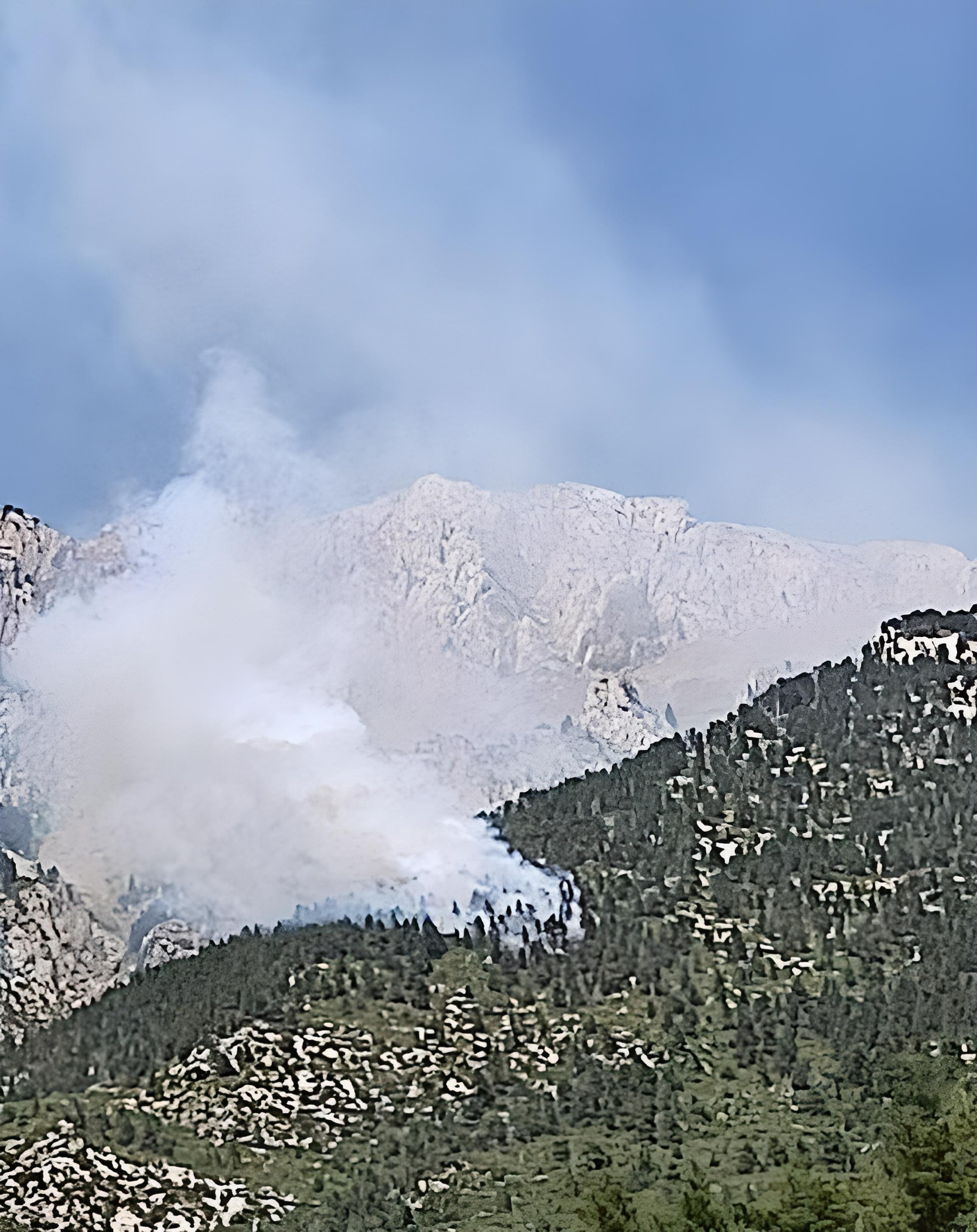 Foc a la base del Pedraforca: els Bombers no donen l'abast