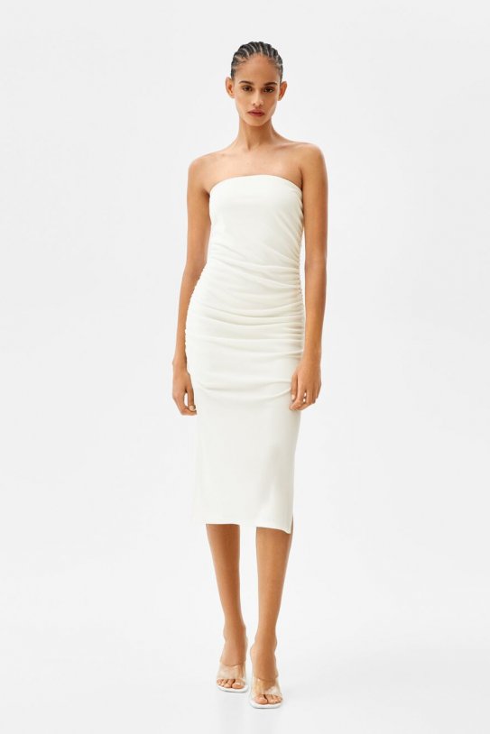 El vestido blanco m s vendido ahora en Bershka 19 99 euros es