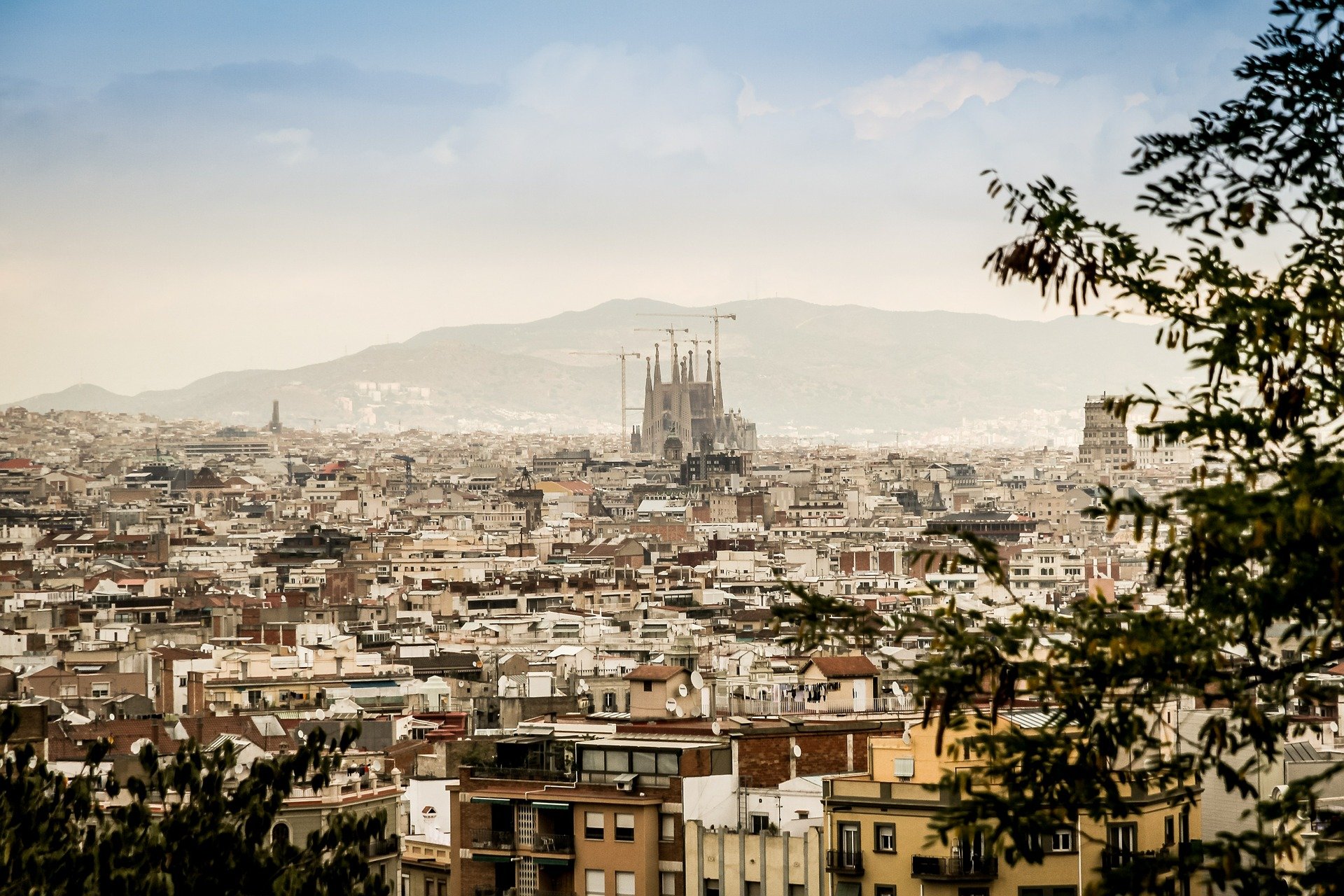 barcelona ciudad sagrada familia pixabay