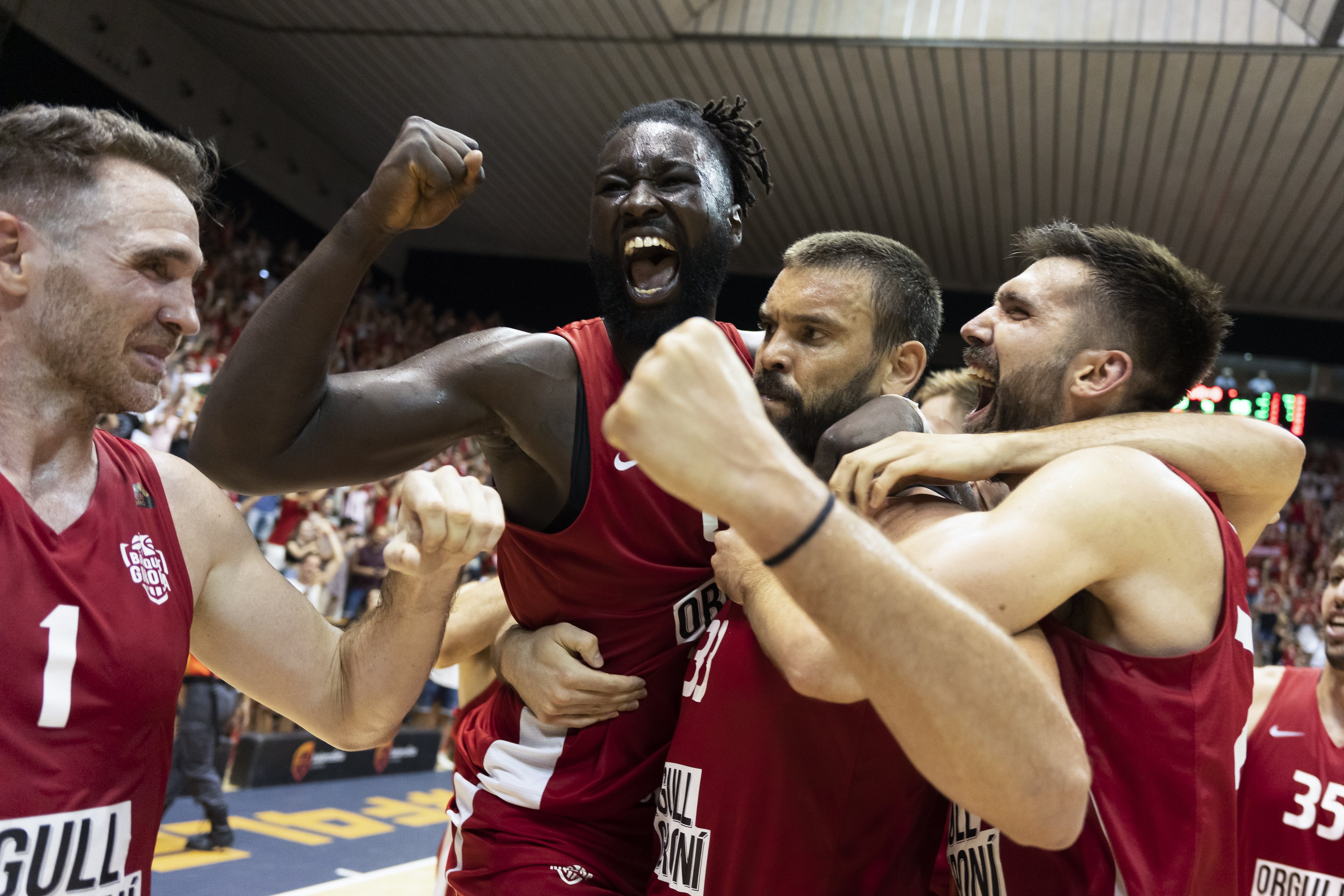 El Girona vence al Estudiantes (60-66) y Marc Gasol consigue el objetivo, su equipo jugará en la ACB