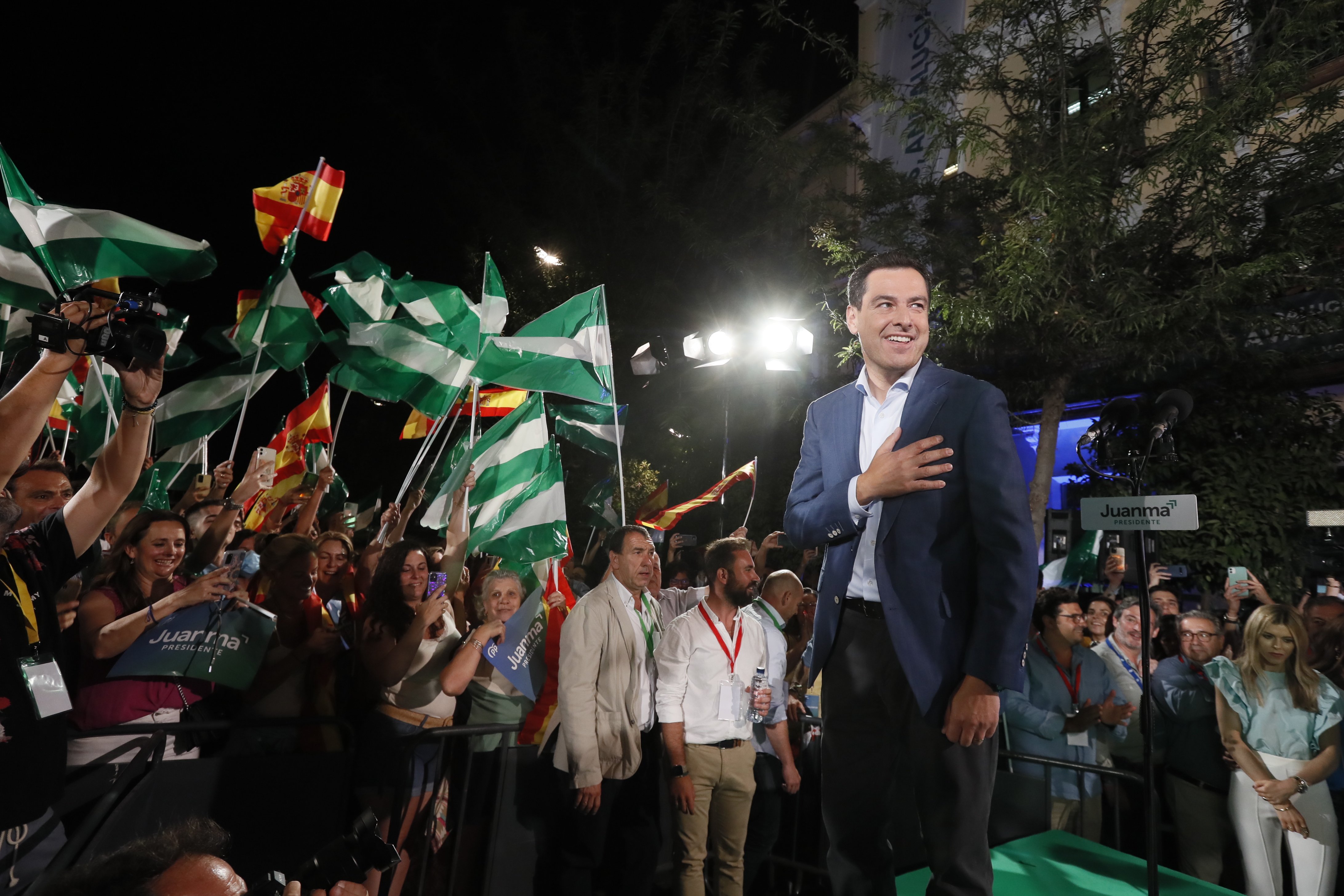 El PP arrasa a Andalusia, feu històric del PSOE, i amenaça el futur de Sánchez