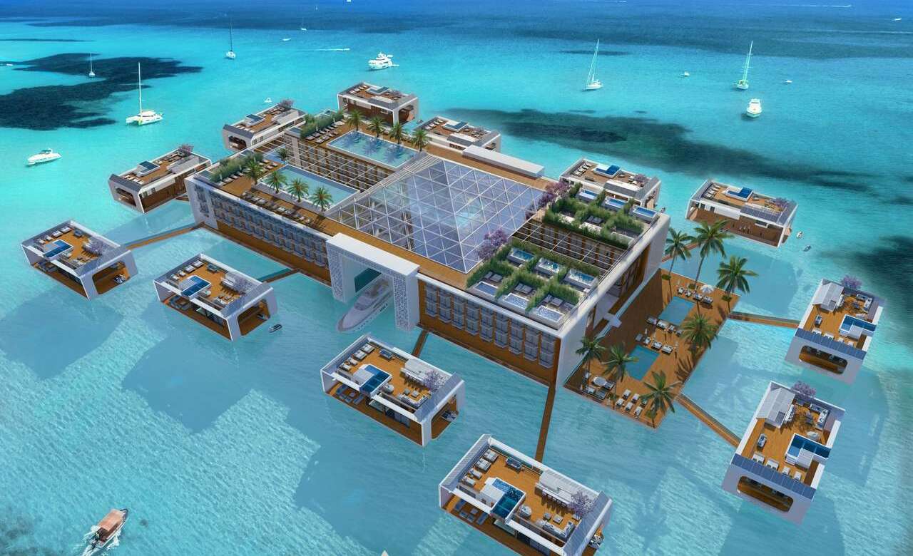 Hay un hotel flotante en el mar con las comodidades de un 5 estrellas