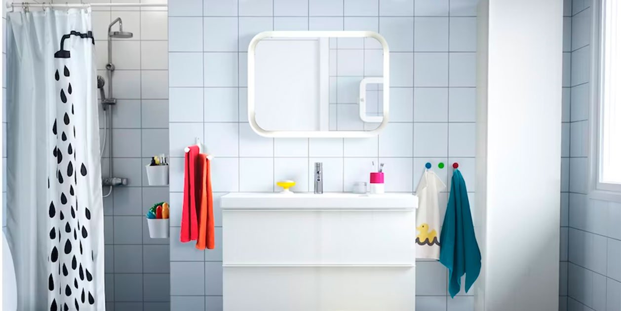 Ikea tiene un nuevo espejo para lavabo que recuerda al de un camerino de estrella de Hollywood