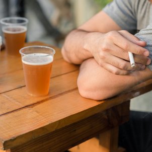 El alcohol se mantiene al frente de las adicciones en Catalunya