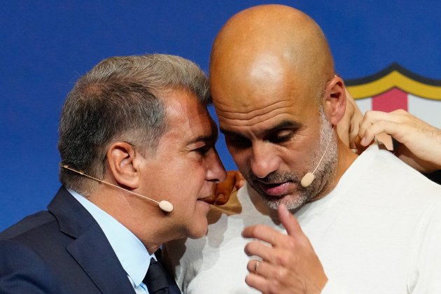 Joan Laporta i Pep Guardiola parlant / Foto: EFE