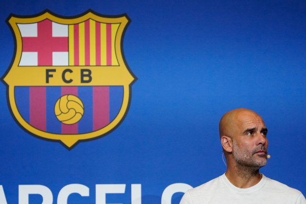 Pep Guardiola escut Barca mirada EFE