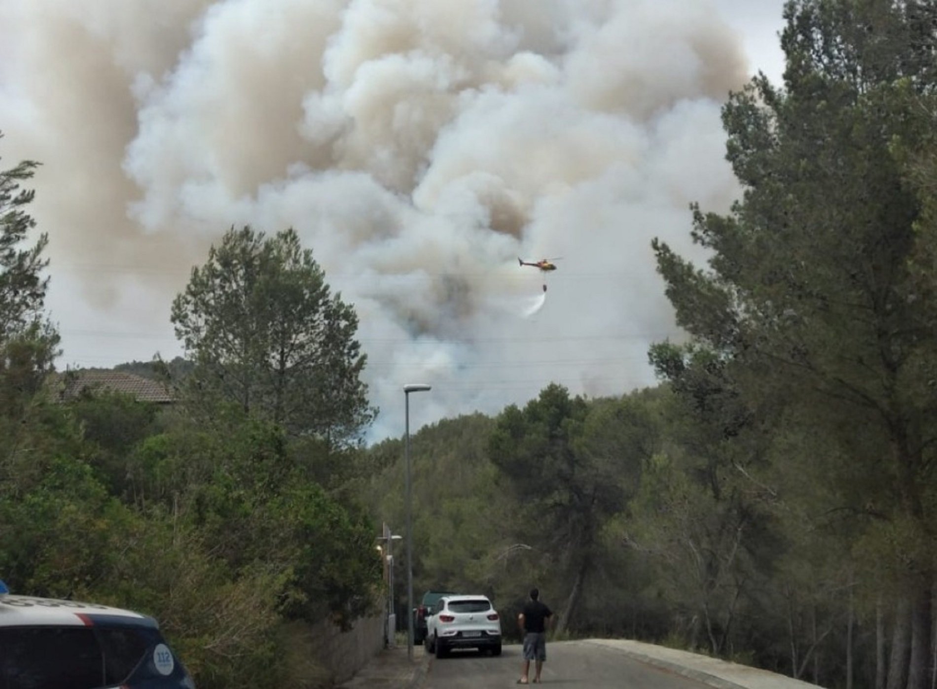 Incendio en Sant Pere de Ribes: los Bombers consiguen estabilizar el fuego