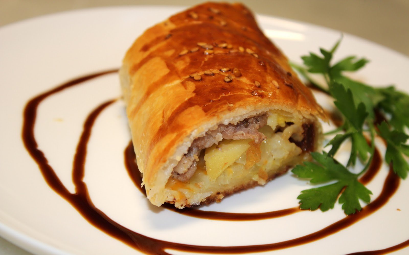 strudel carn poma tomaquet confitat pas36