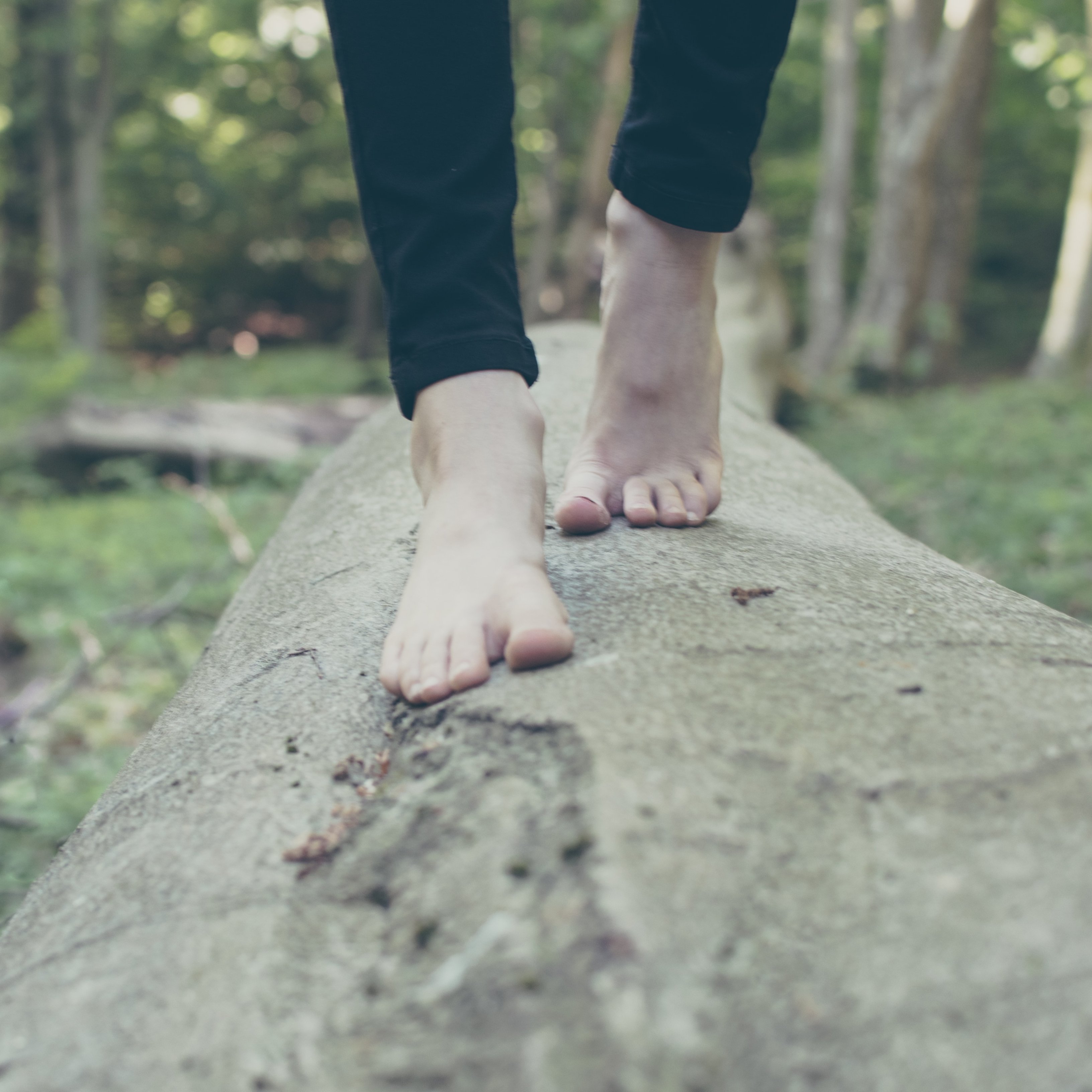 Raons per les quals caminar descalç a l'estiu pot ser perillós